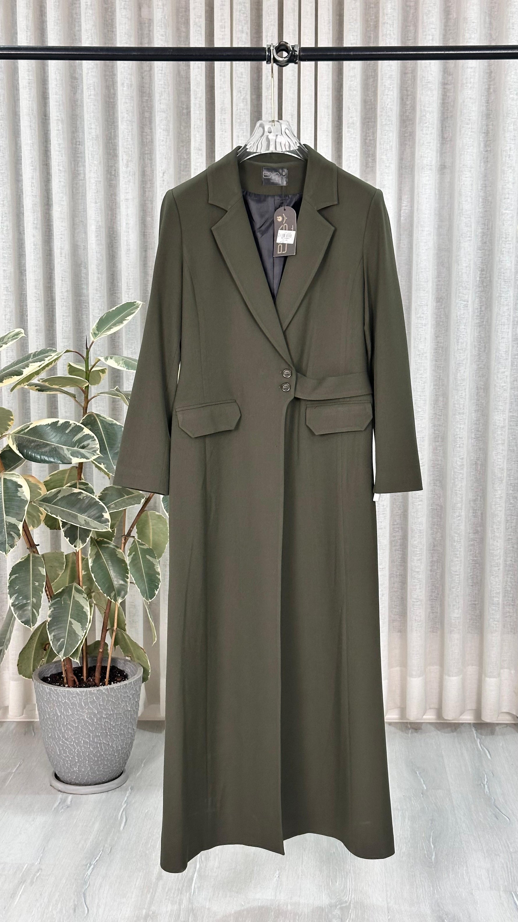 جاكيت نسائي بجيبين