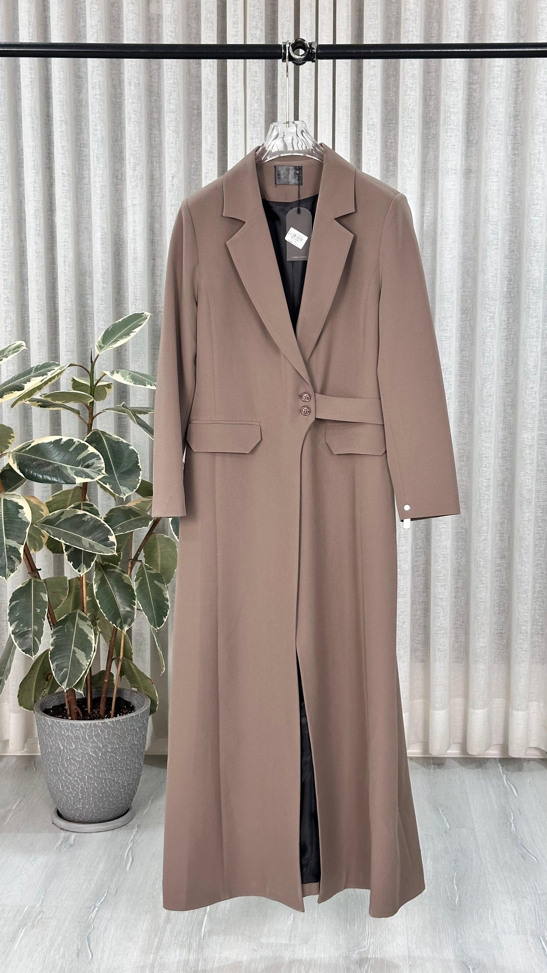 جاكيت نسائي بجيبين