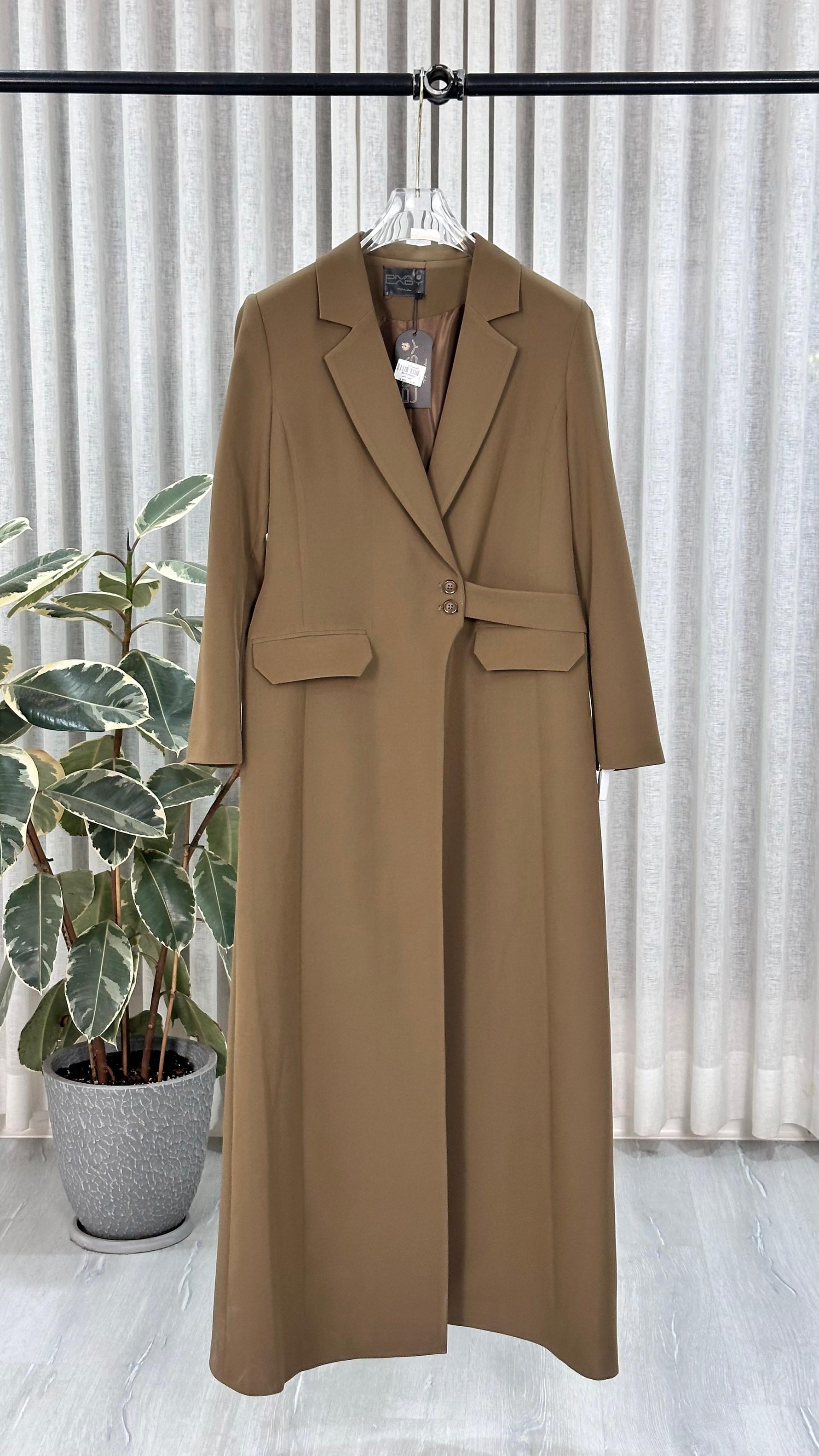 جاكيت نسائي بجيبين