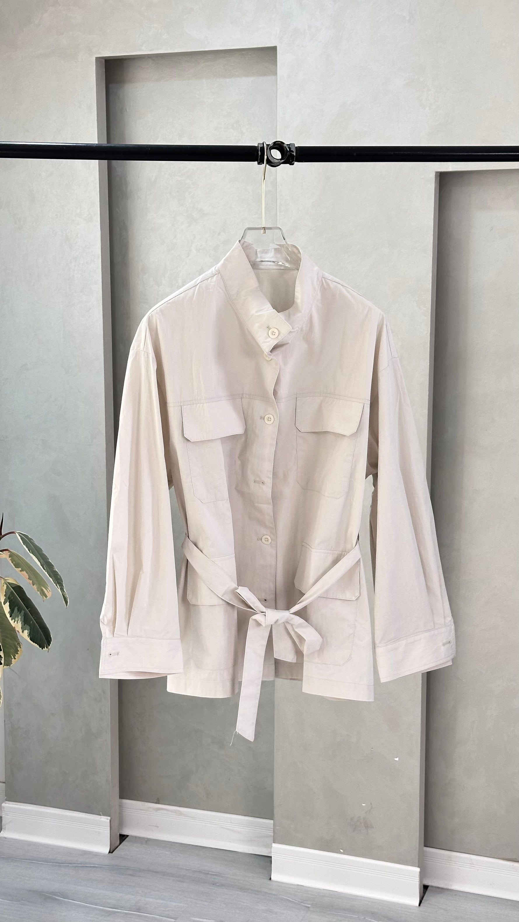 جاكيت نسائي بحيوب وحزام