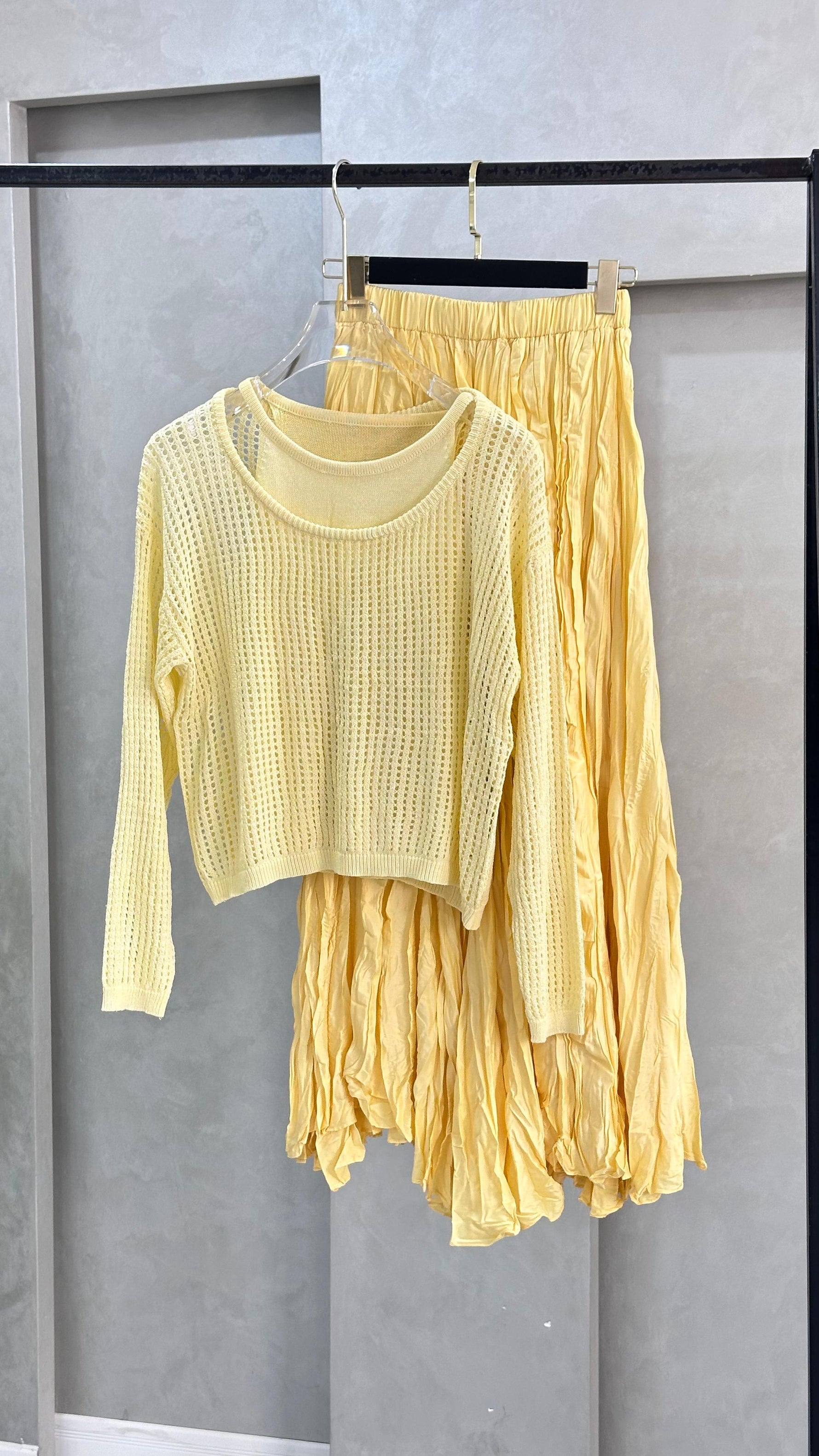 بدلة شبك تنورة واسعة