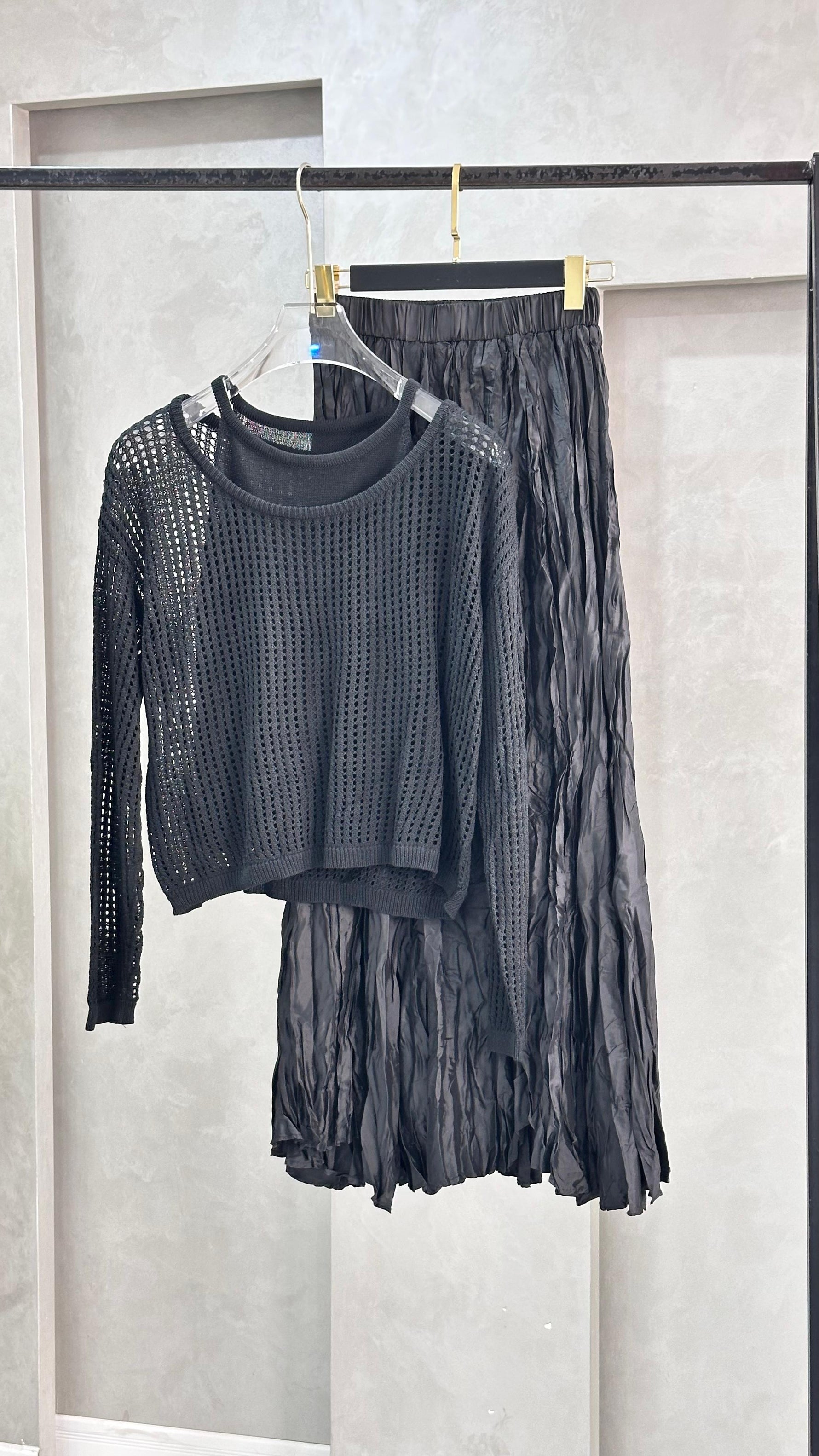 بدلة شبك تنورة واسعة