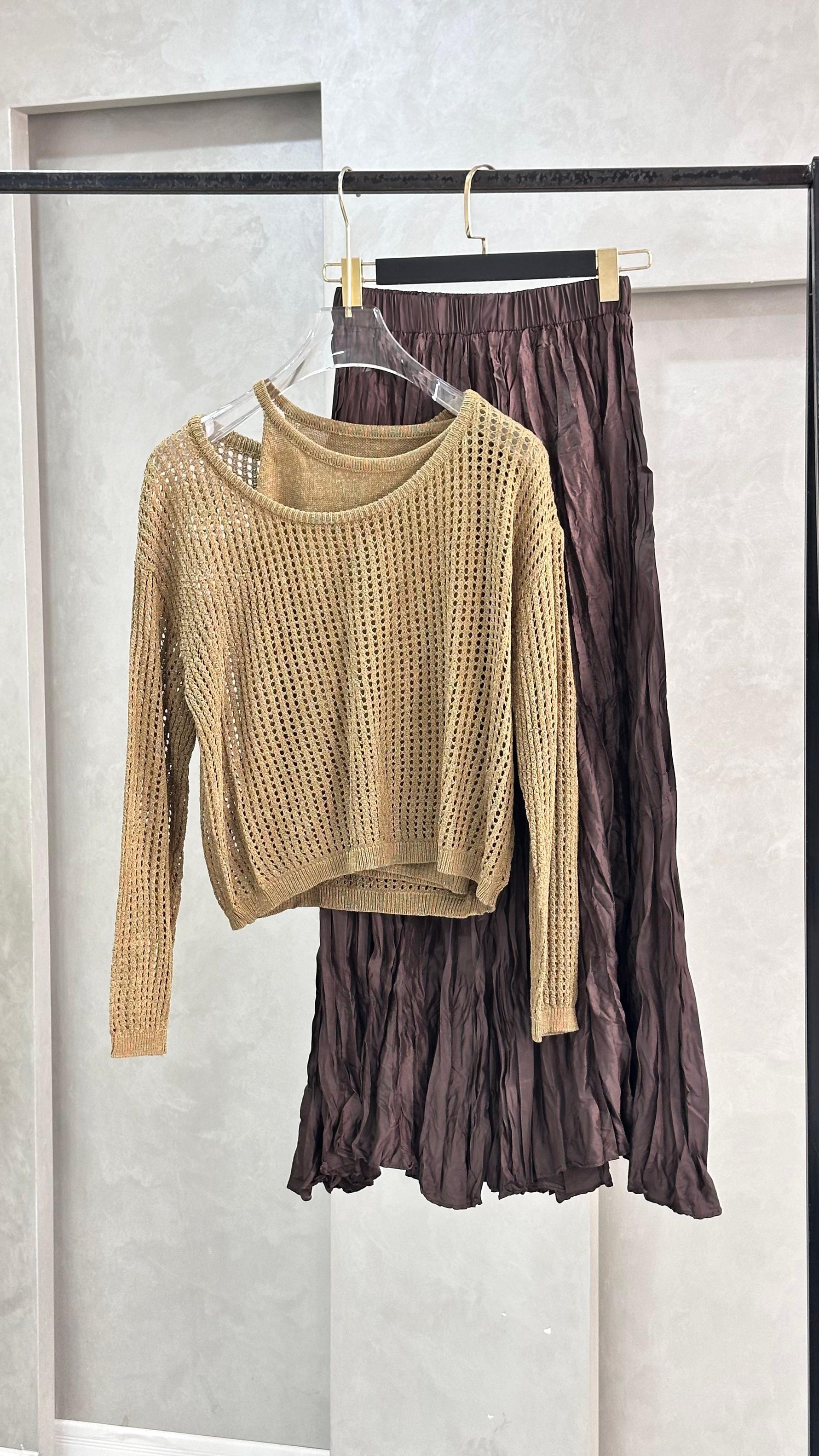 بدلة شبك تنورة واسعة