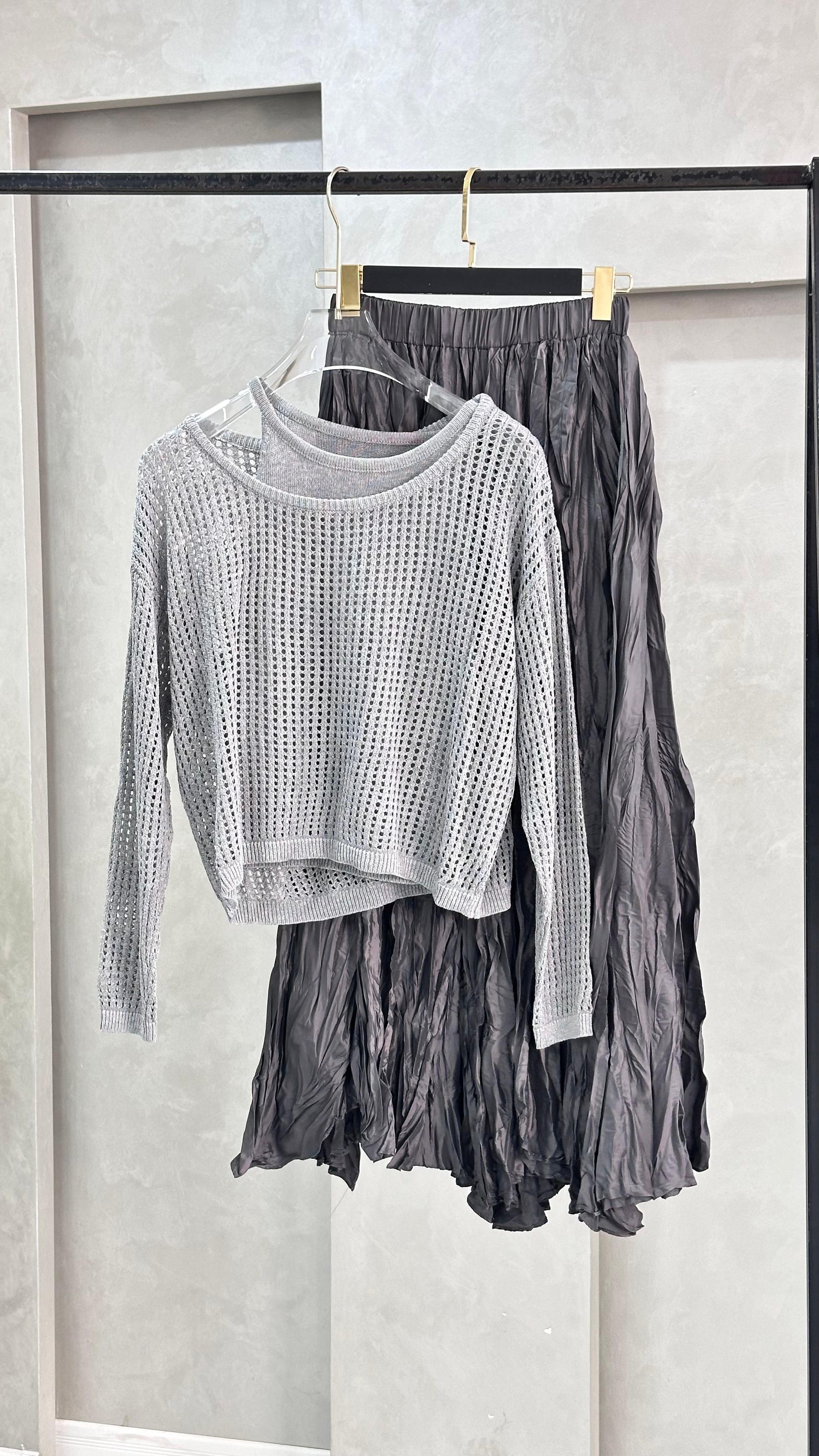 بدلة شبك تنورة واسعة