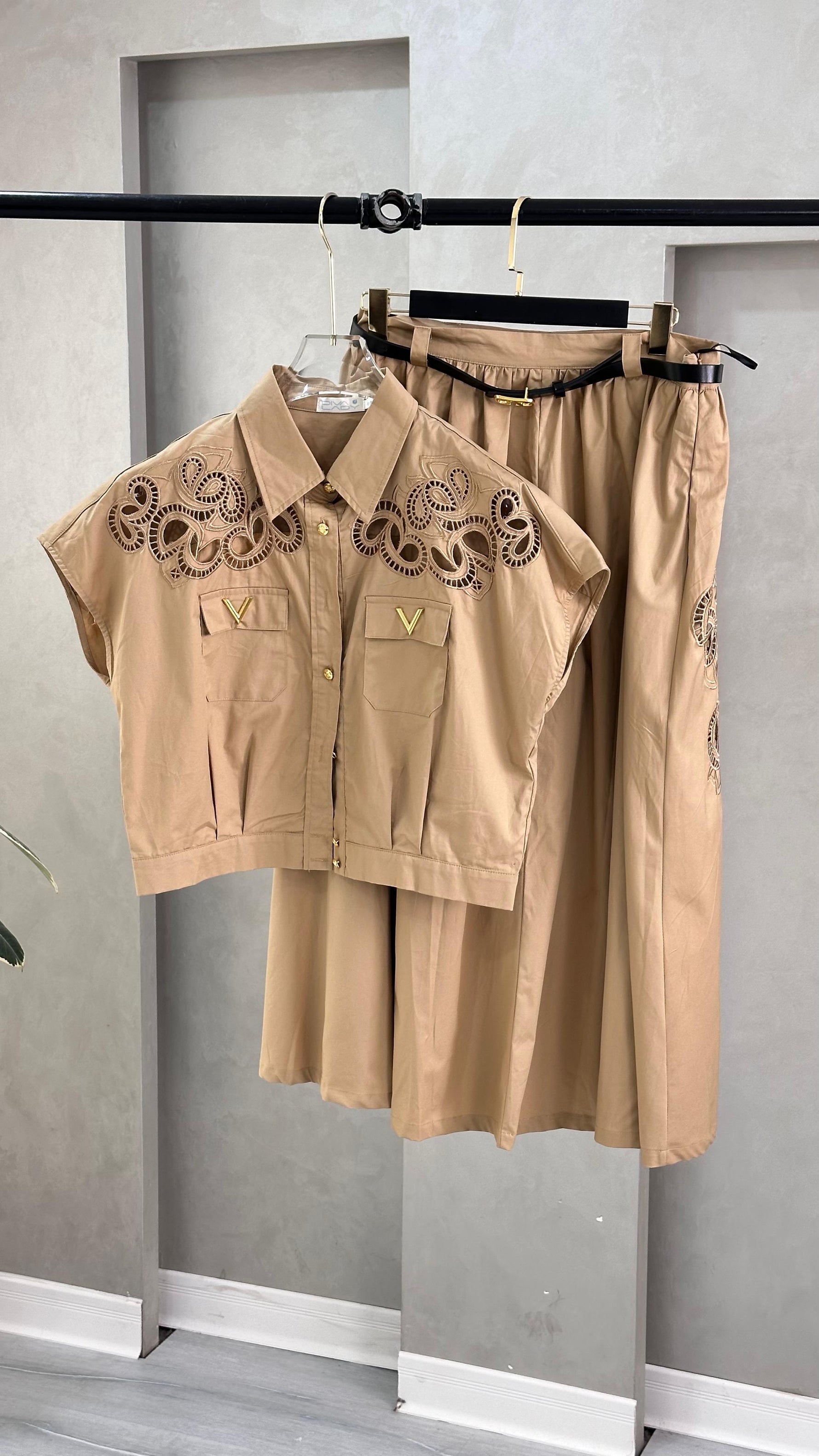 بدلة نسائي حزام