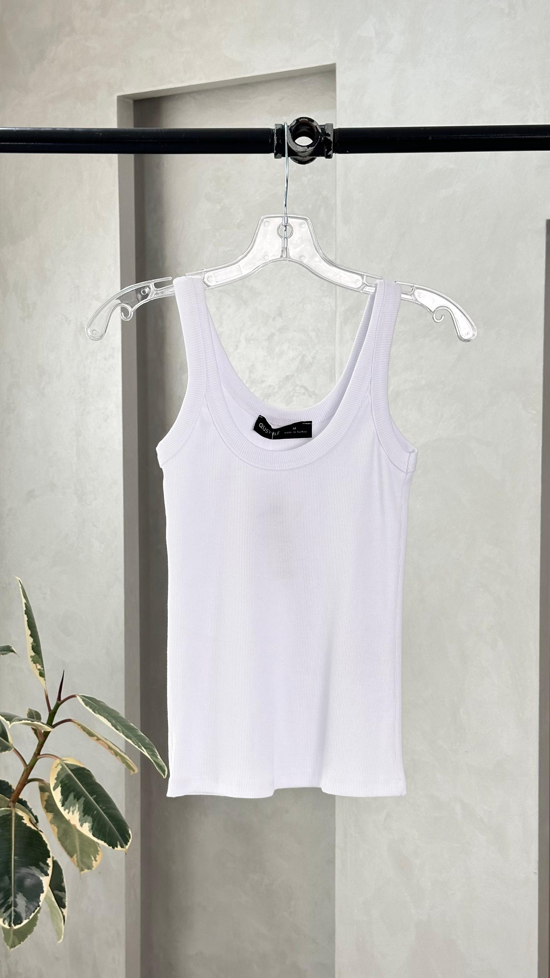 توب نسائي بسيط