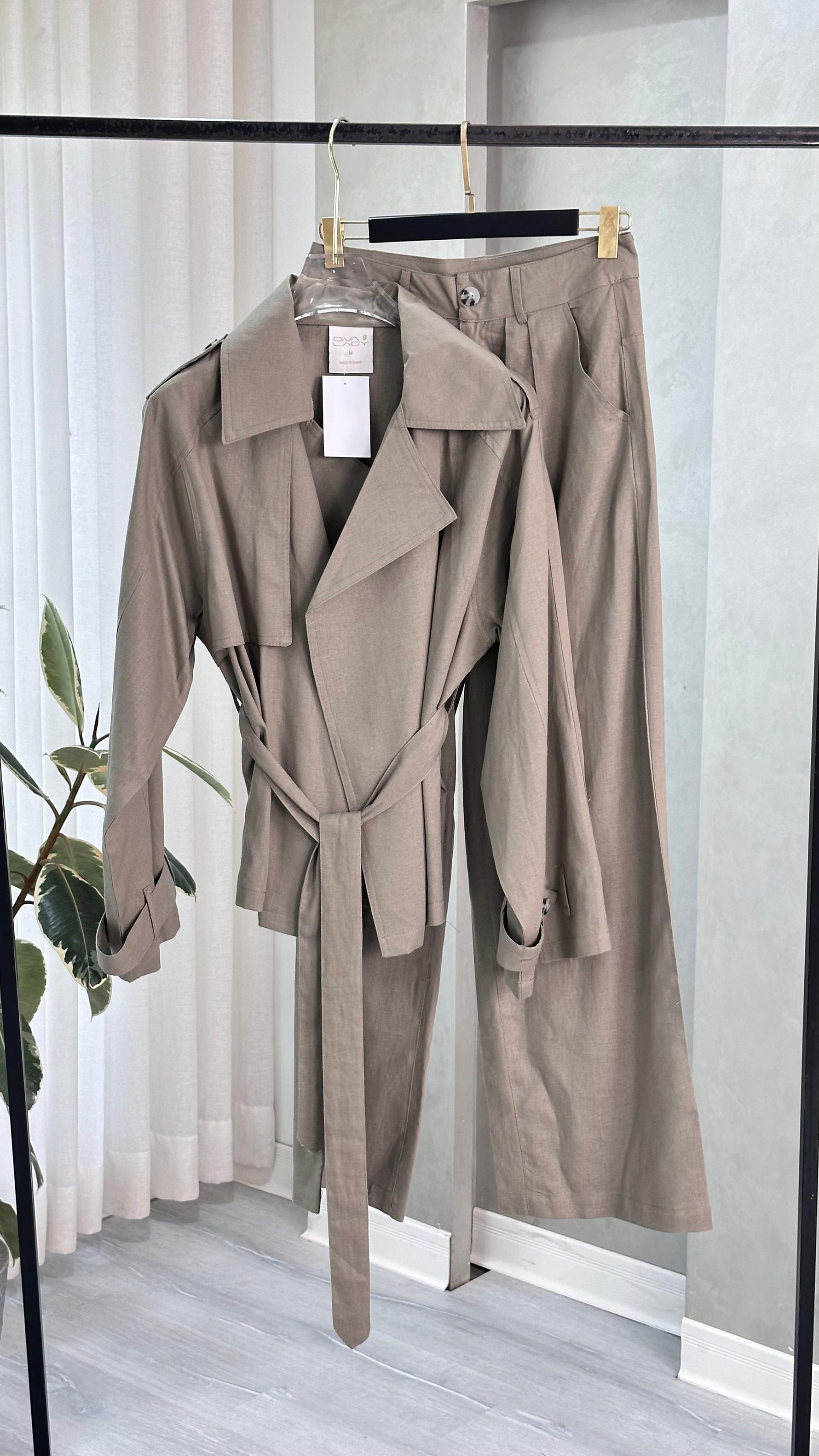 بدلة نسائي فضفاض بحزام