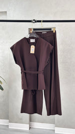 بدلة نسائي من غير اكمام