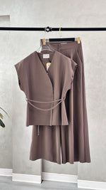 بدلة نسائي من غير اكمام