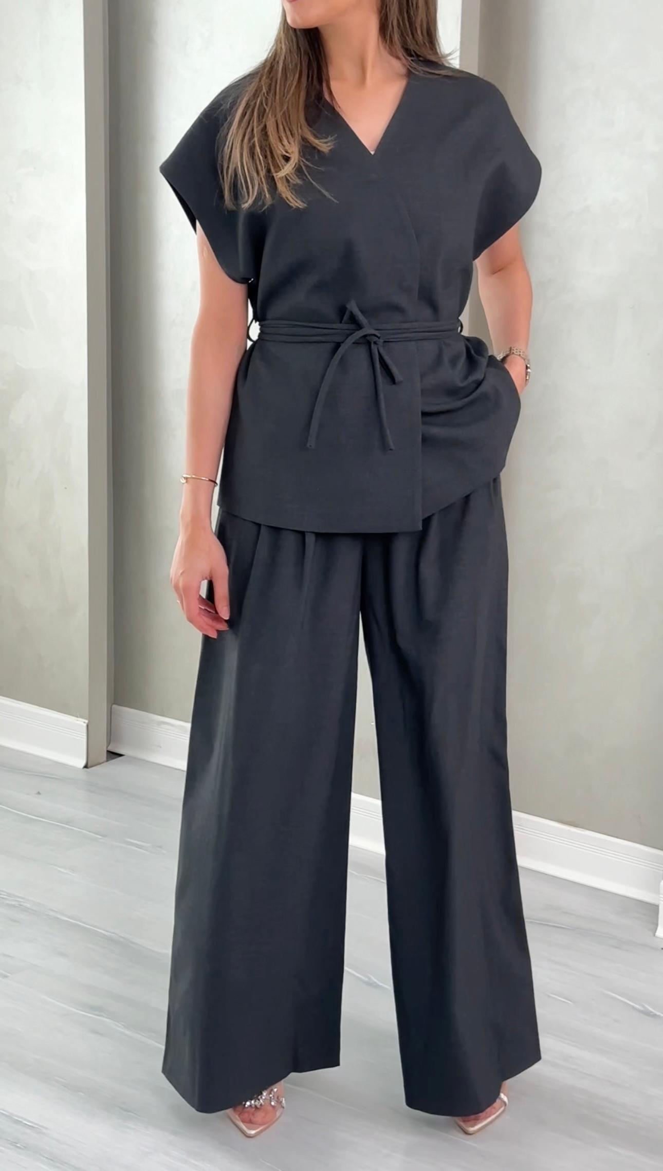 بدلة نسائي من غير اكمام