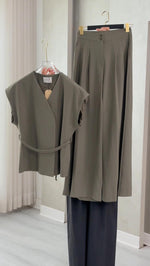 بدلة نسائي من غير اكمام