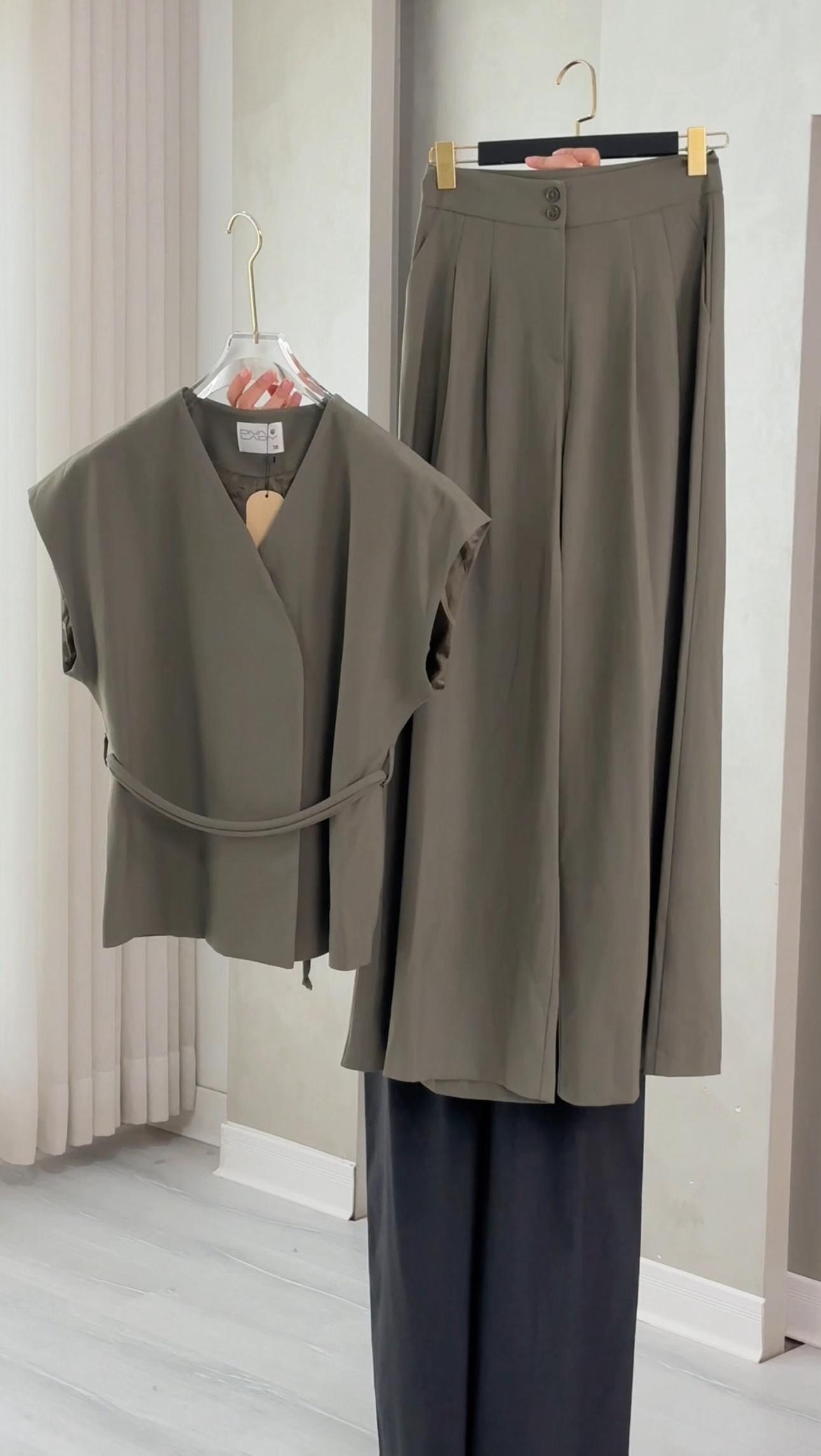 بدلة نسائي من غير اكمام