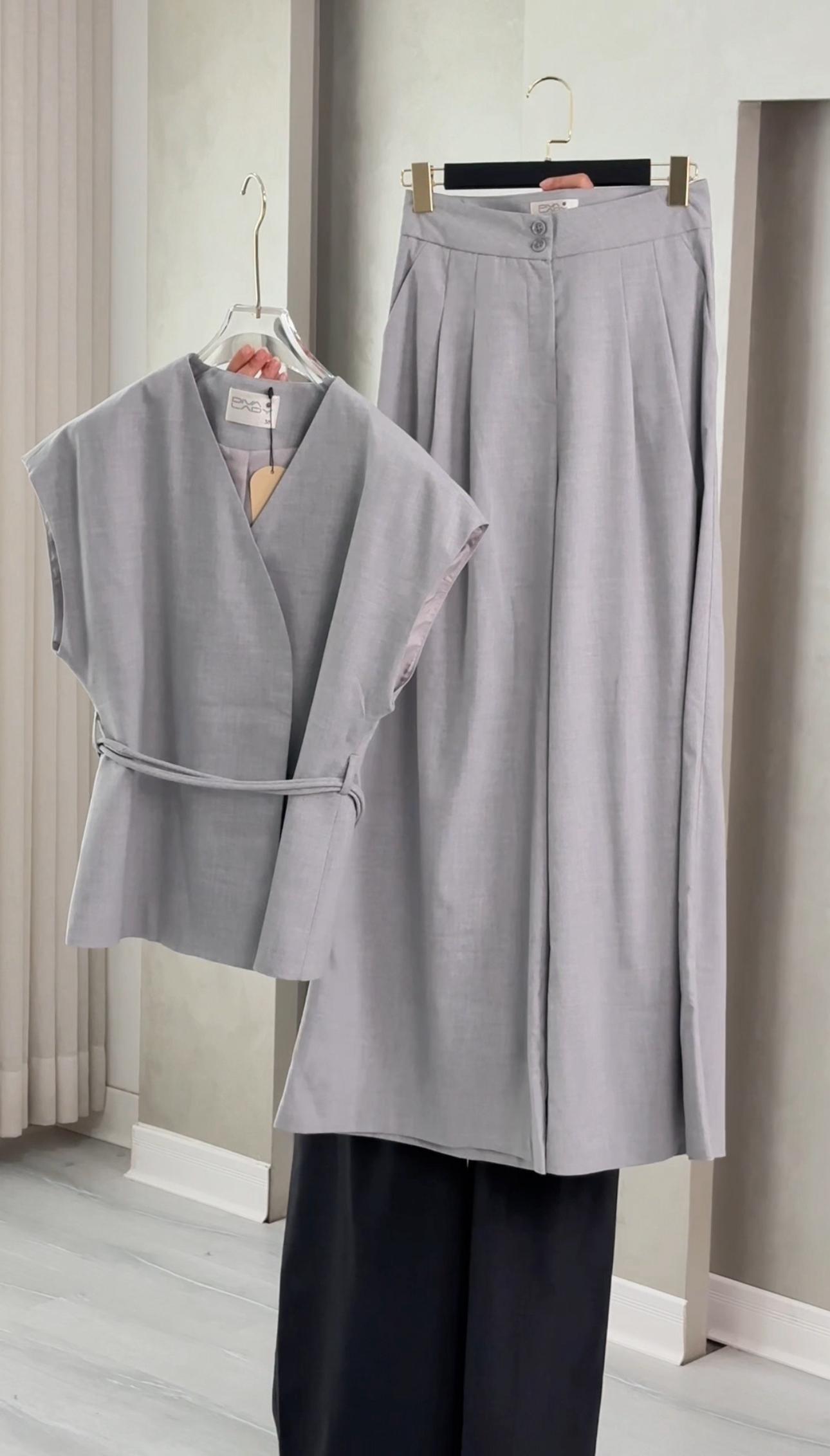 بدلة نسائي من غير اكمام