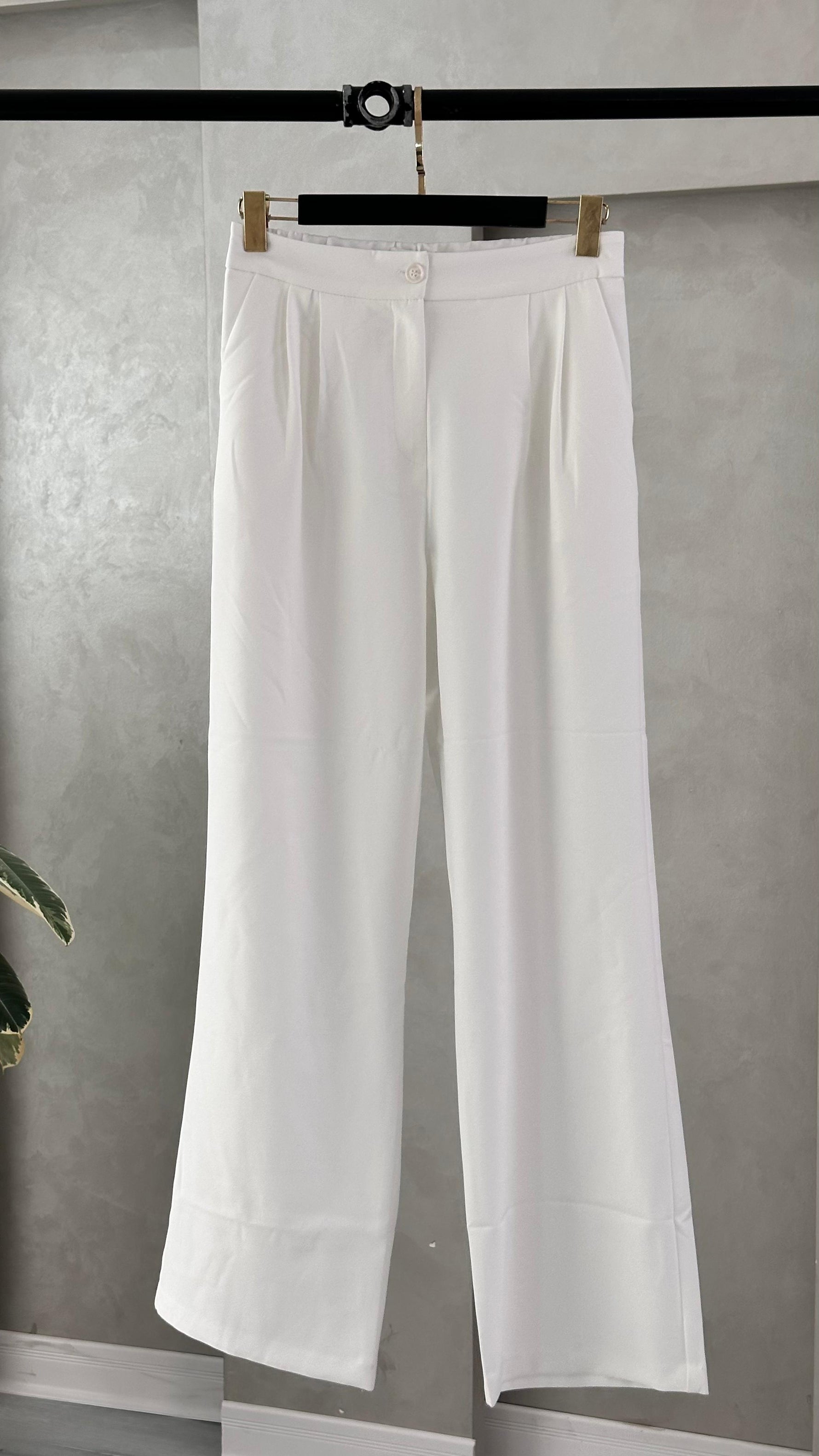 بنطلون نسائي واسع