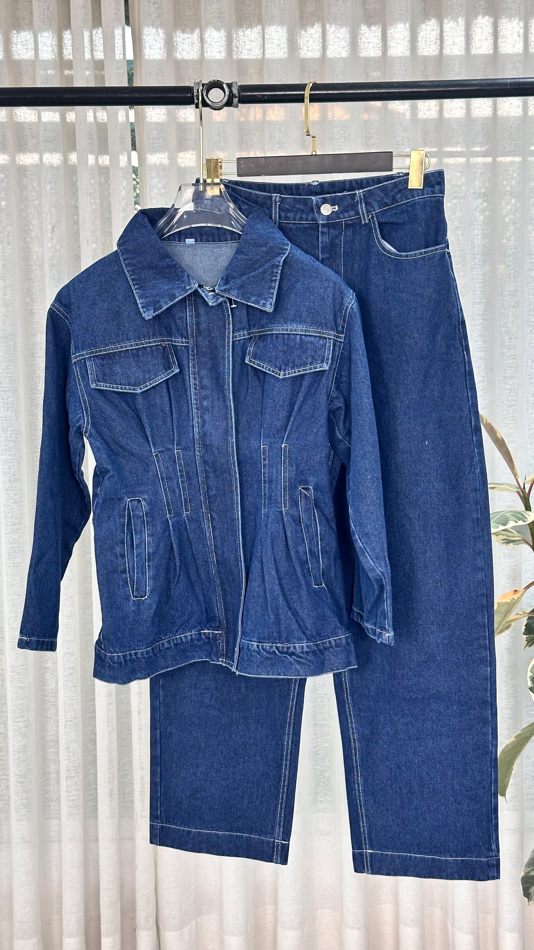 بدلة بتصميم خصر انيق