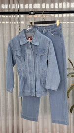 بدلة بتصميم خصر انيق