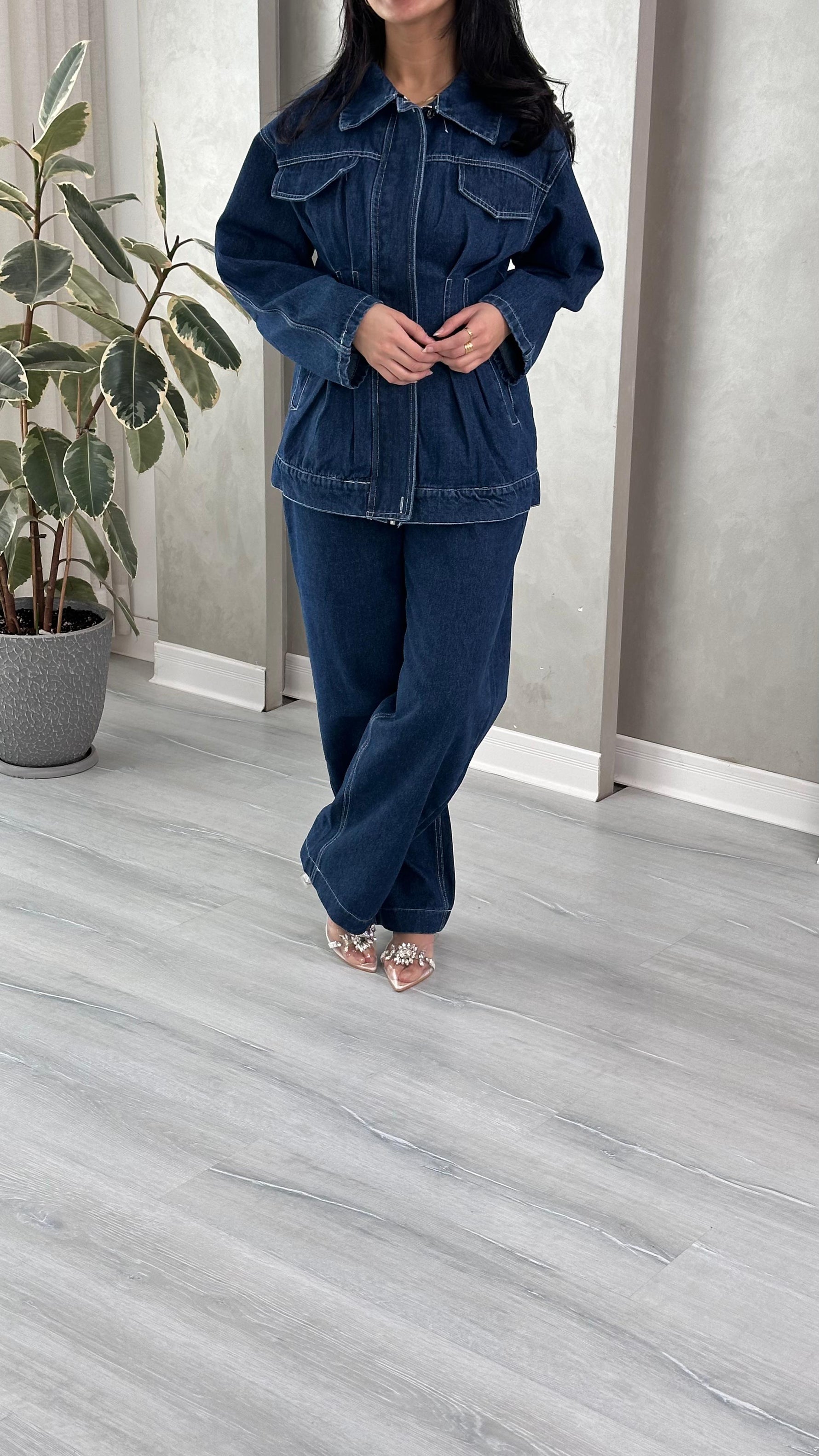 بدلة بتصميم خصر انيق