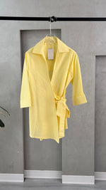 جاكيت نسائي بحزام جانبي