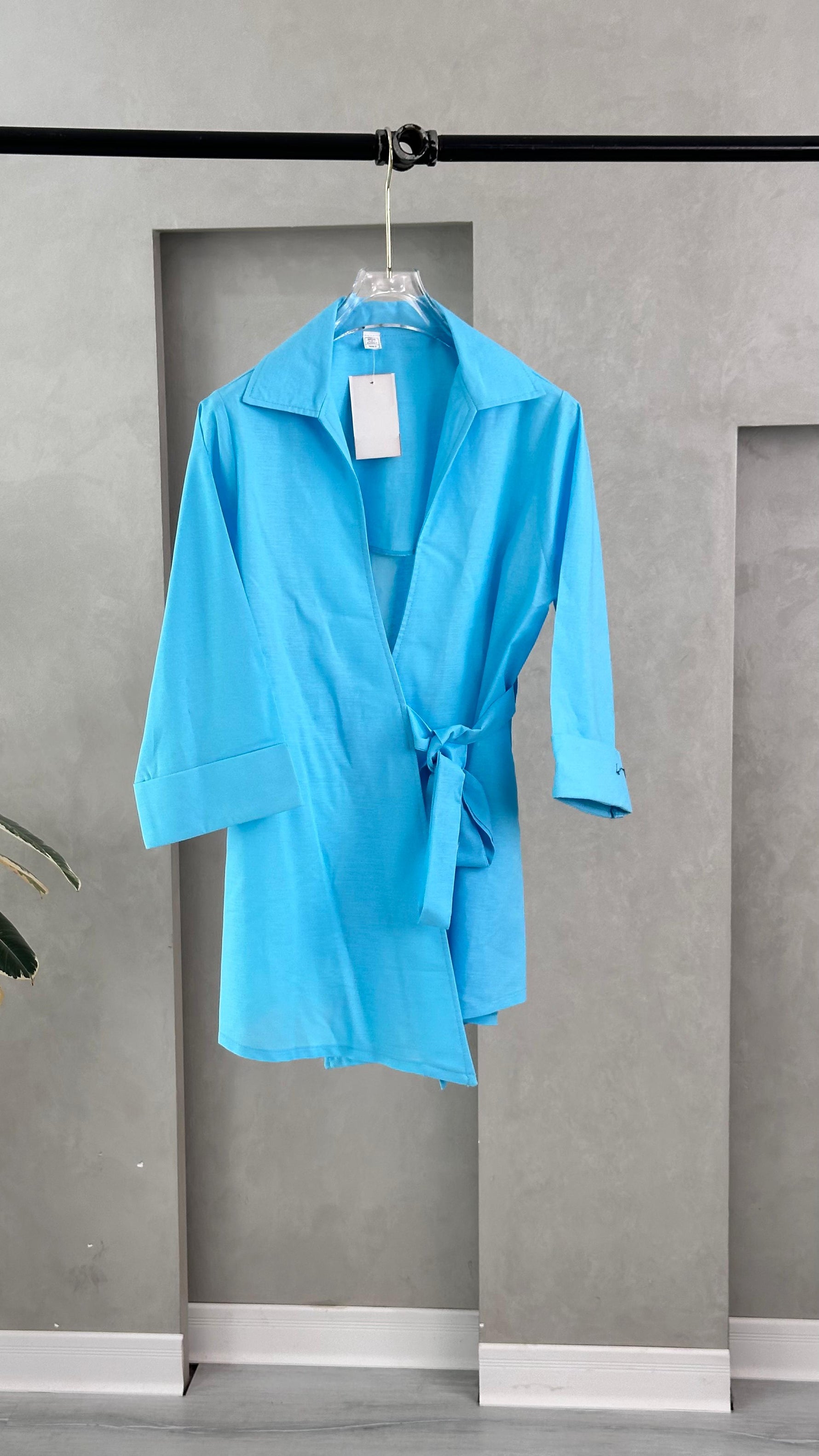 جاكيت نسائي بحزام جانبي