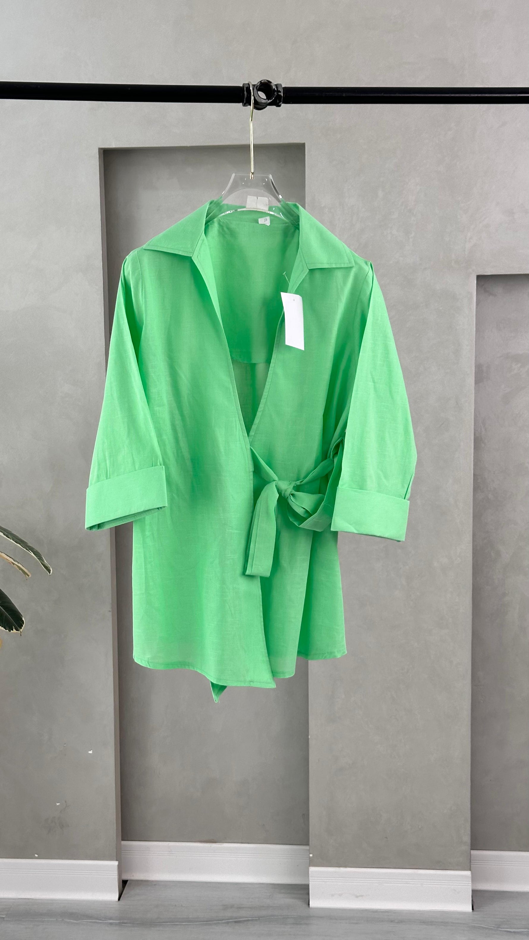 جاكيت نسائي بحزام جانبي