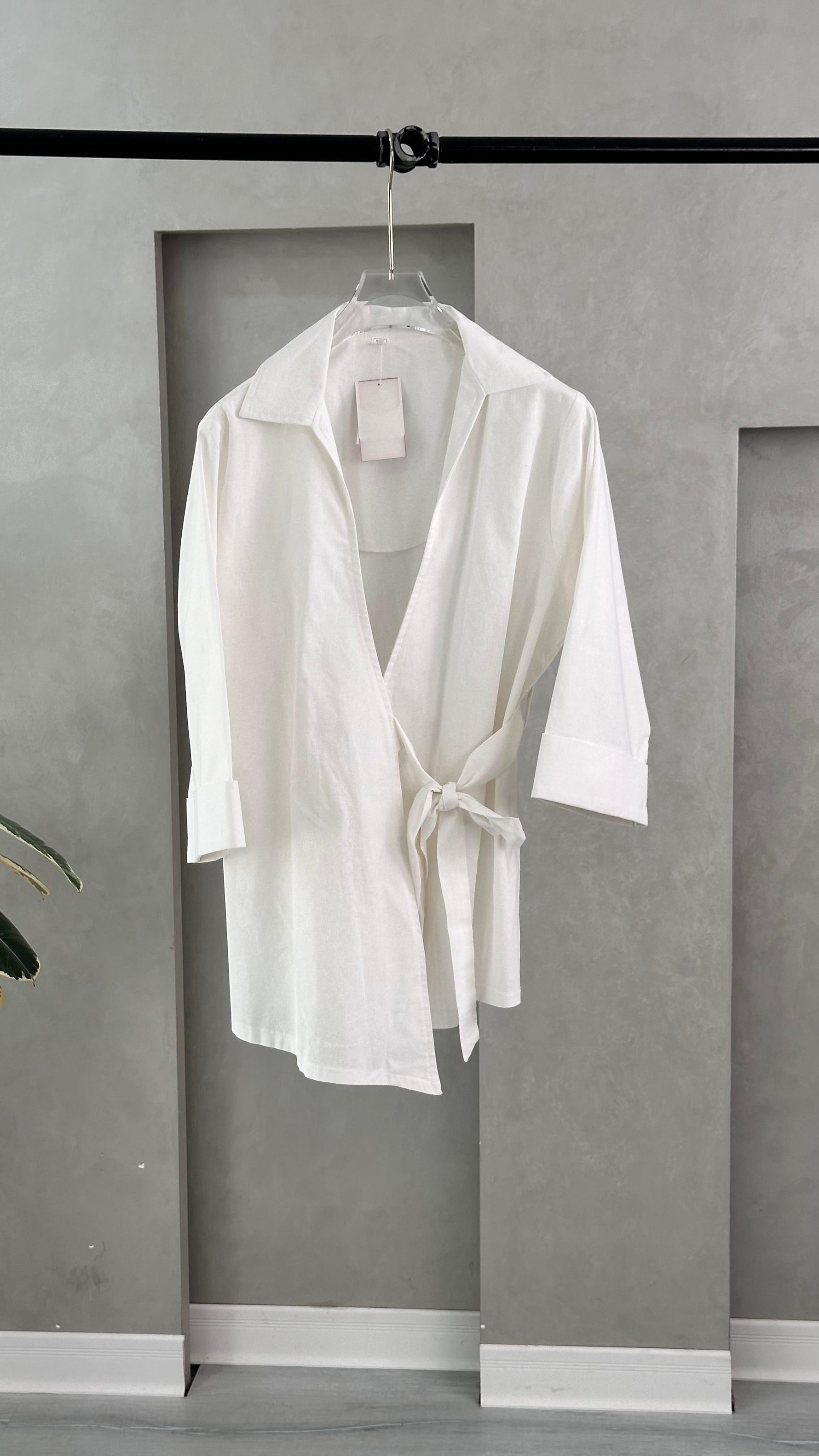 جاكيت نسائي بحزام جانبي