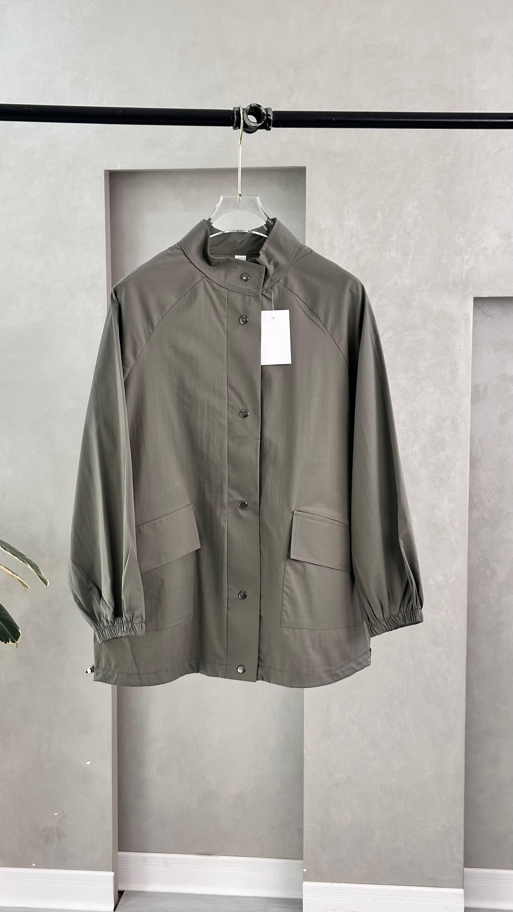 جاكيت نسائي مع جيب