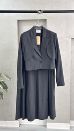 بدلة نسائي بجاكيت قصير