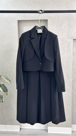 بدلة نسائي بجاكيت قصير