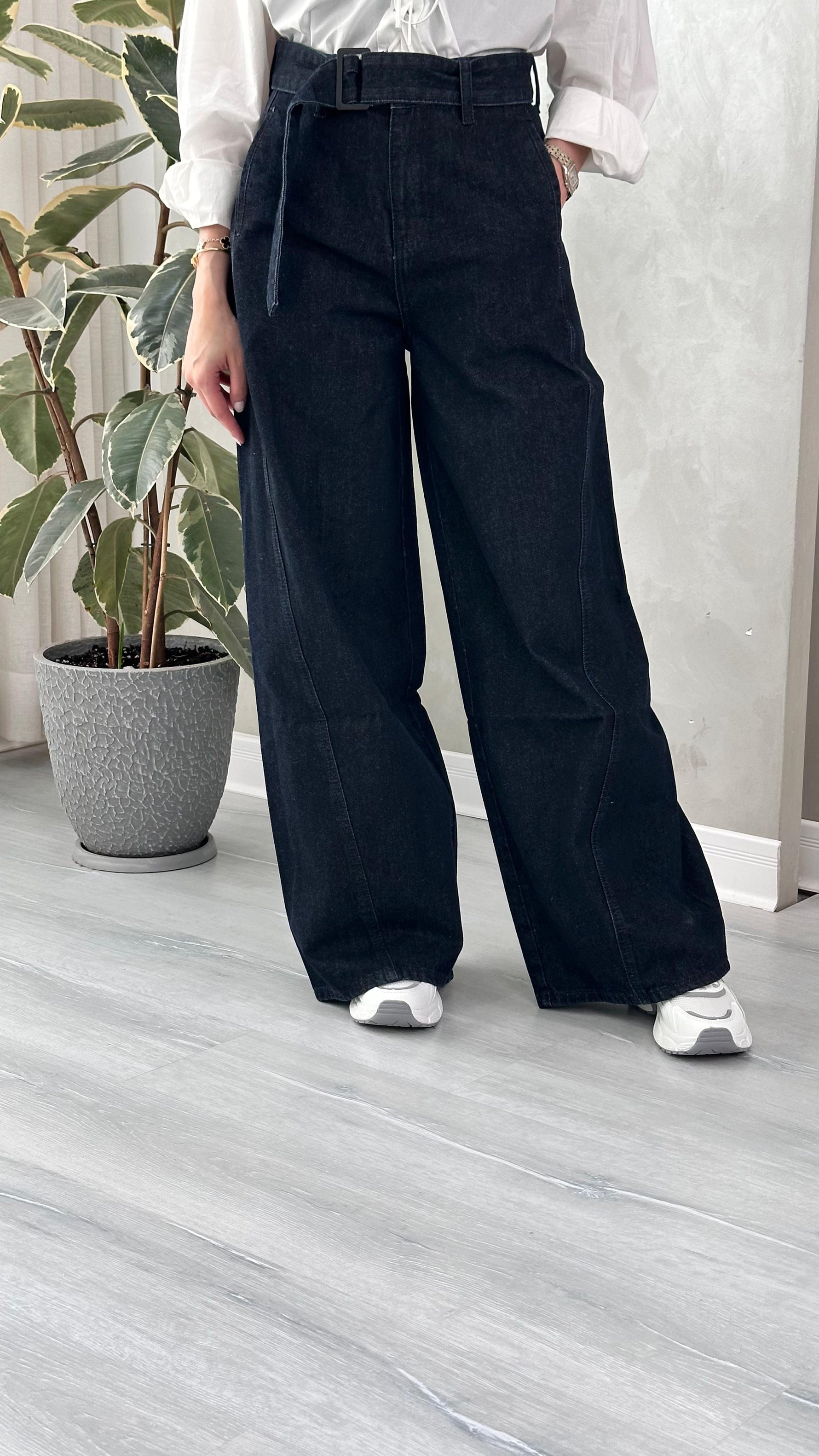 بنطلون نسائي مع حزام