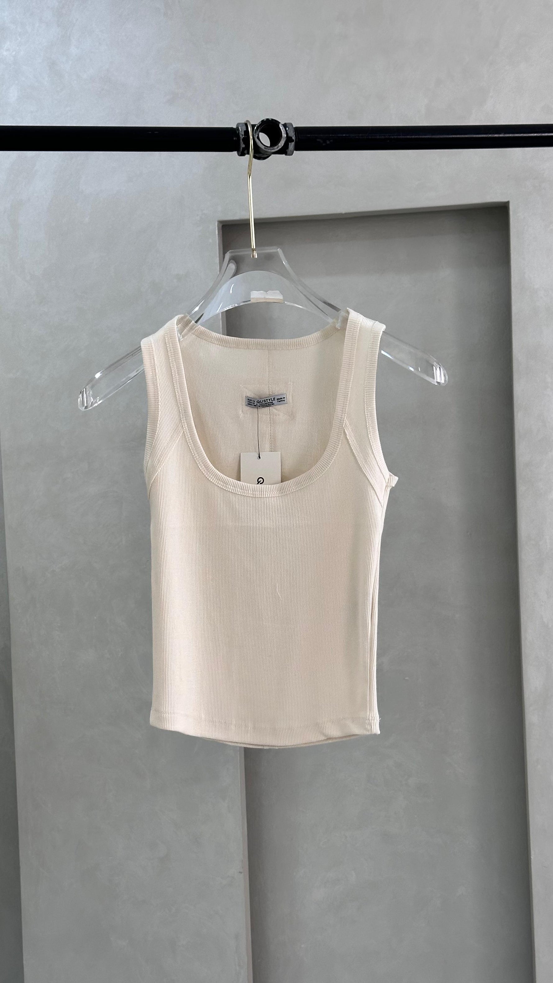 توب نسائي حفر