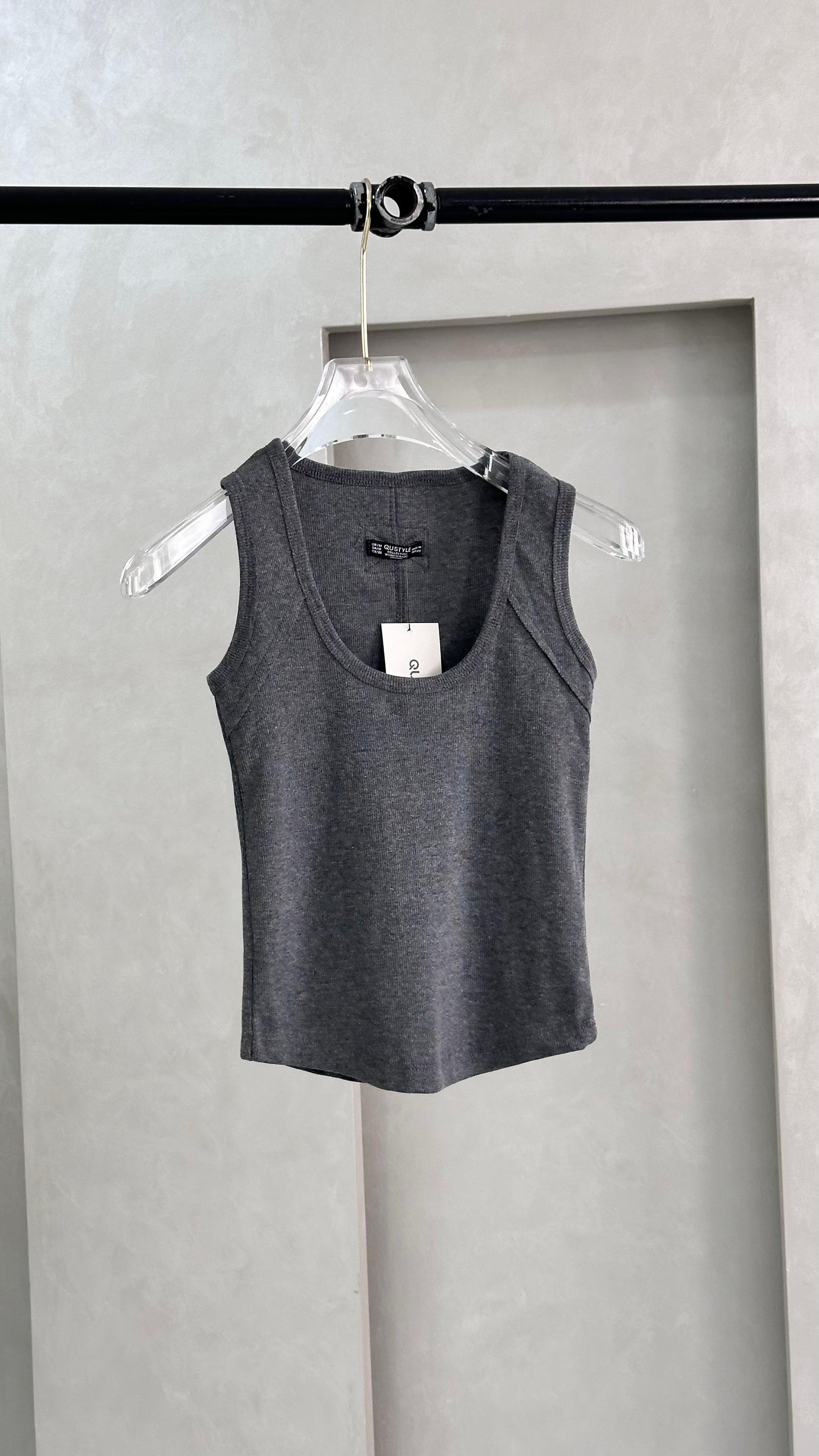 توب نسائي حفر