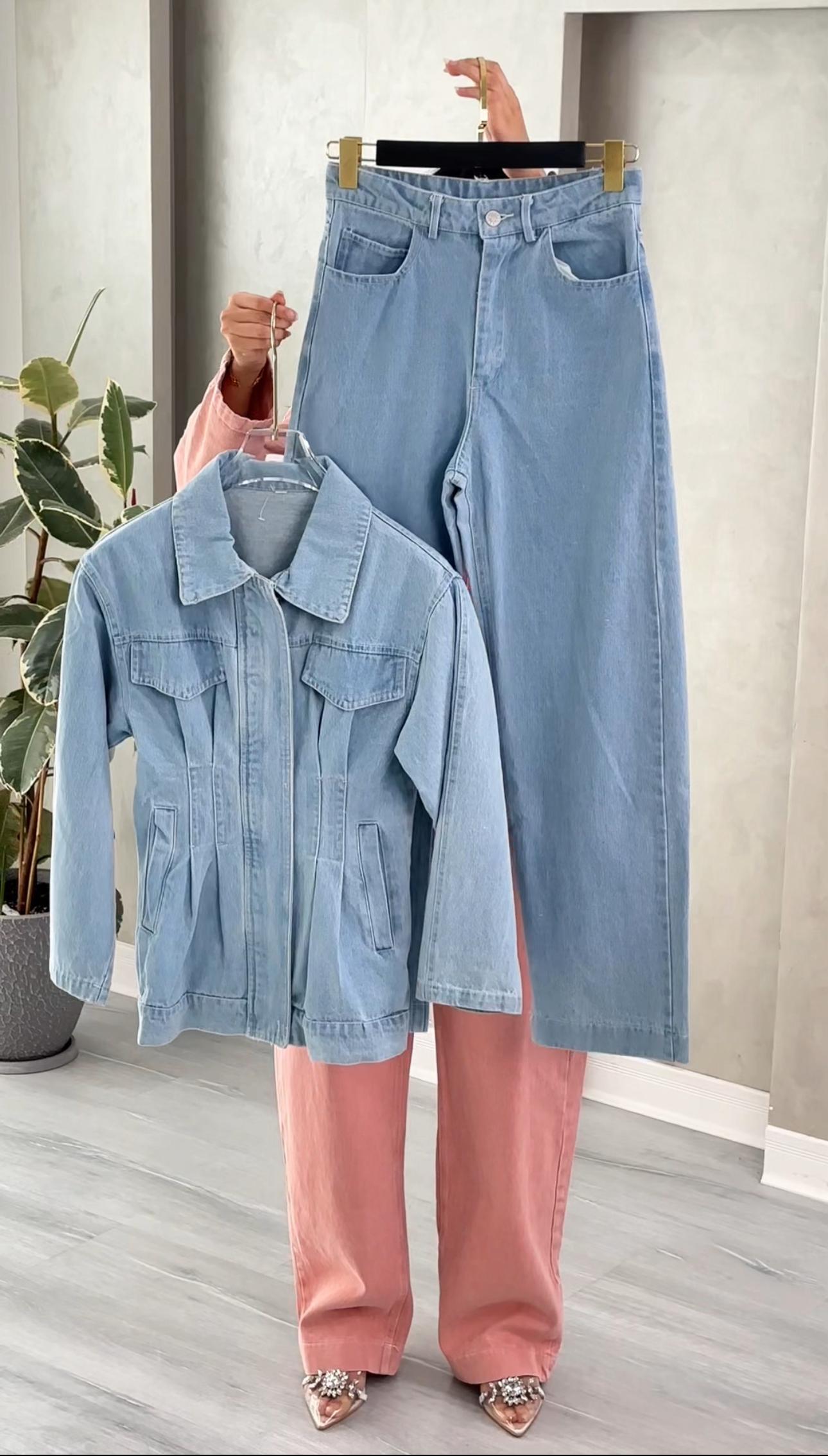 بدلة بتصميم خصر انيق