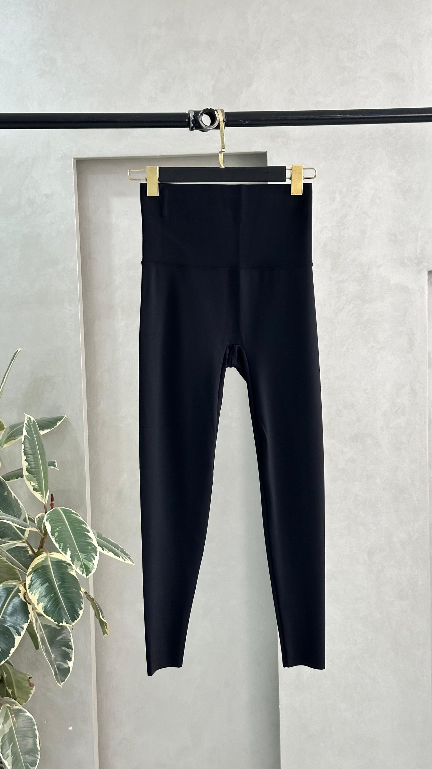 ليقنز نسائي