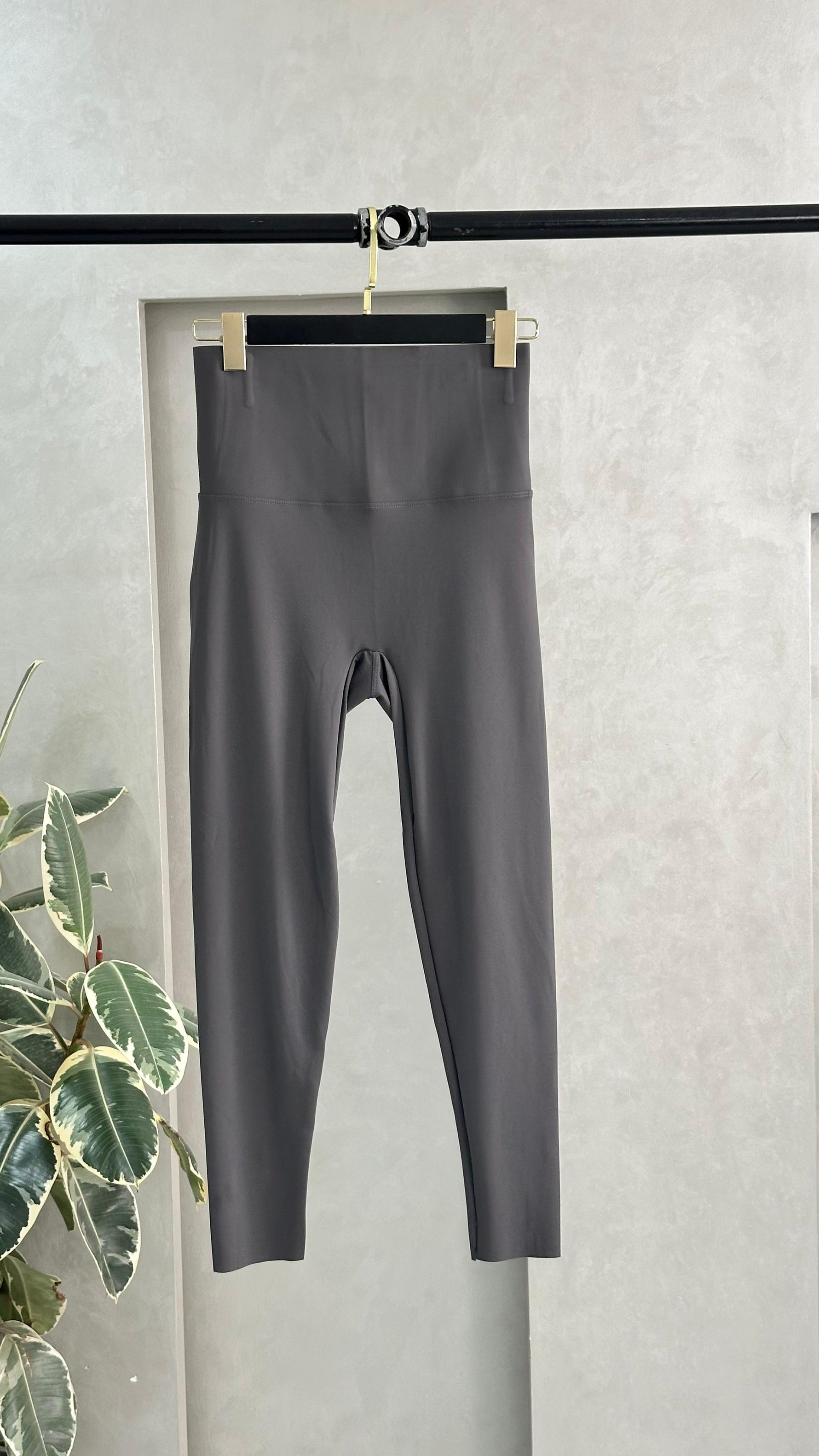 ليقنز نسائي