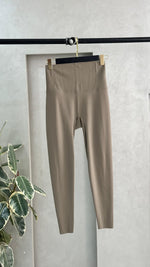 ليقنز نسائي