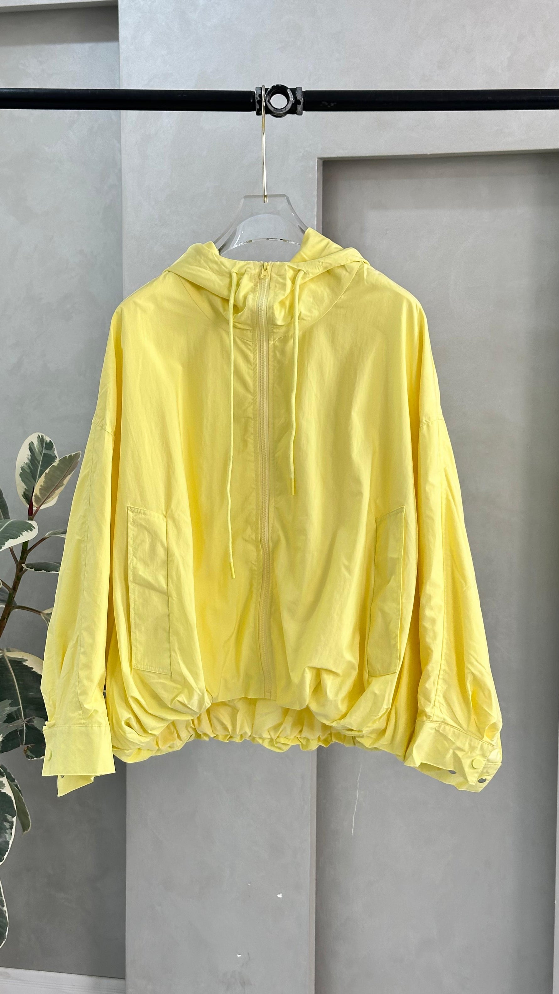 جاكيت نسائي كبوس