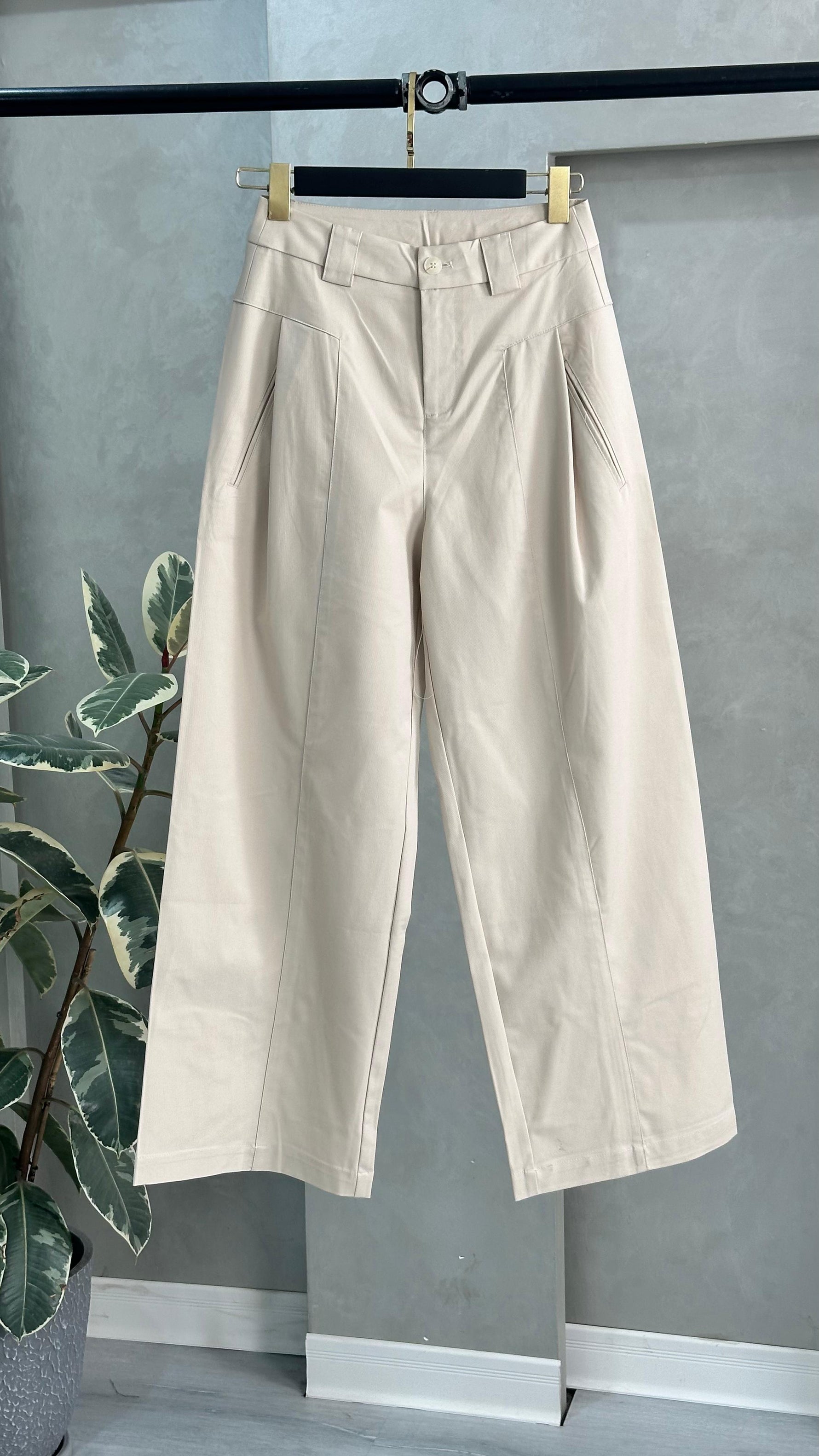 بنطلون نسائي فضفاض