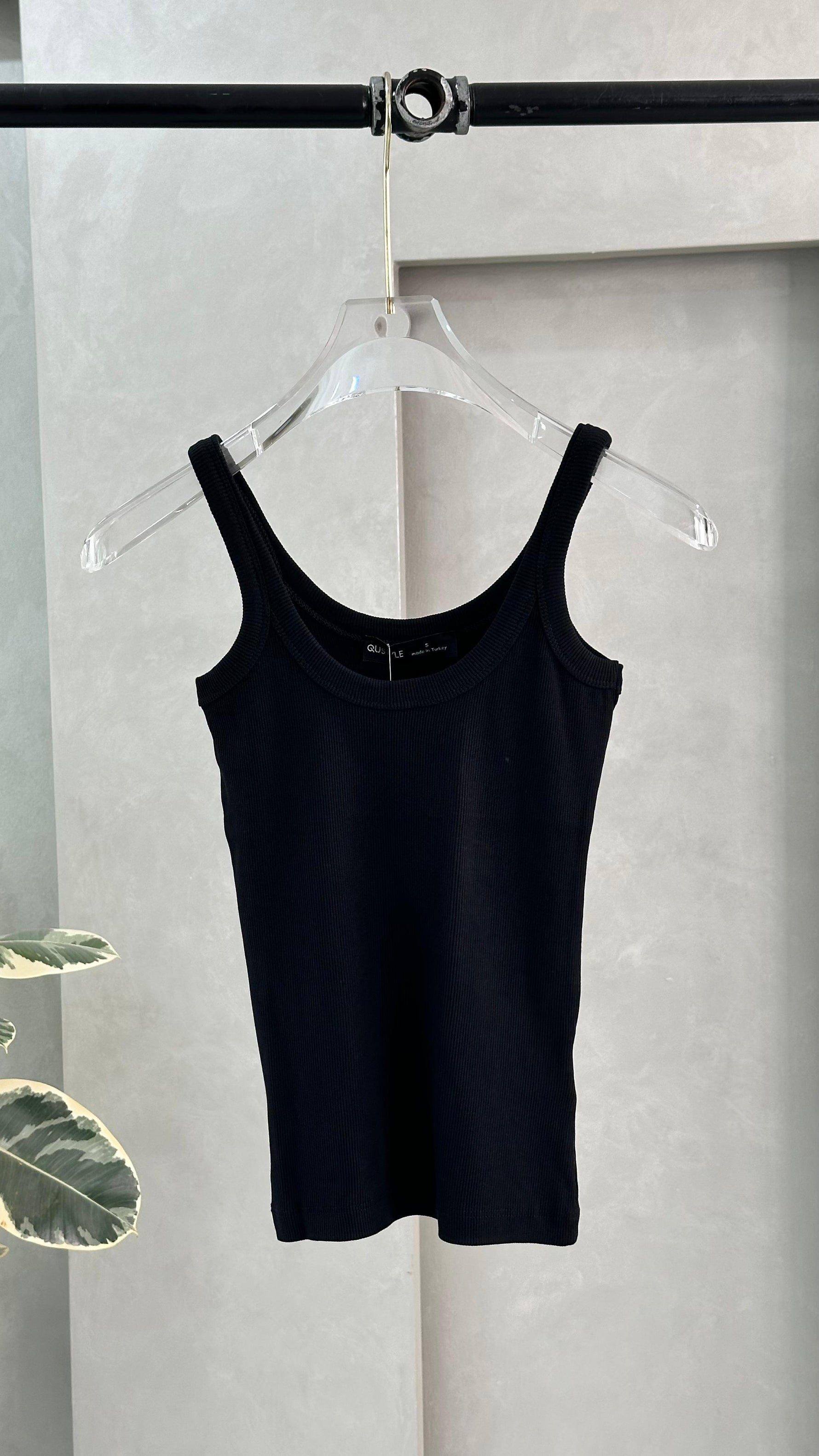 توب نسائي بسيط