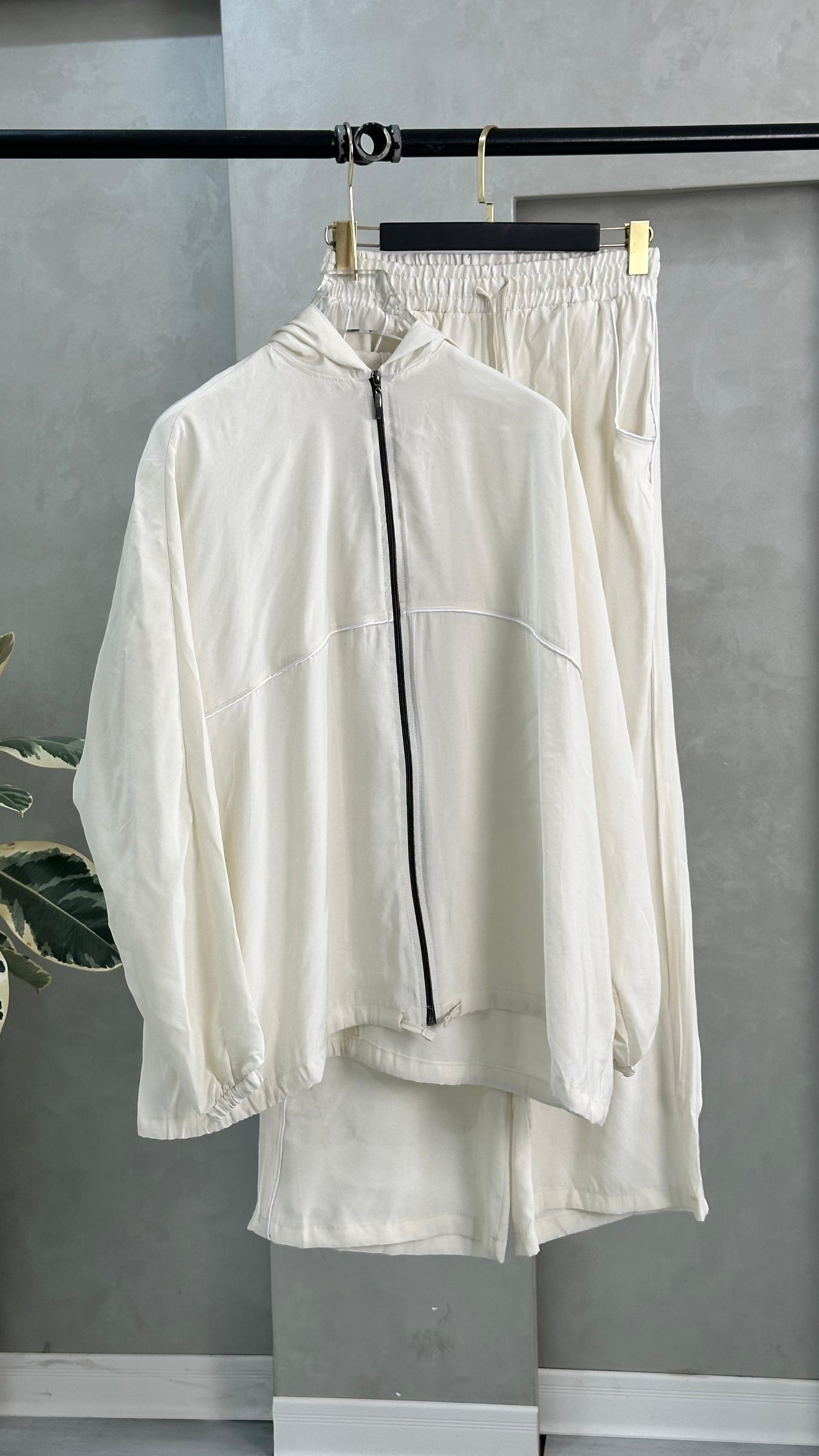 بدلة نسائي سبورت