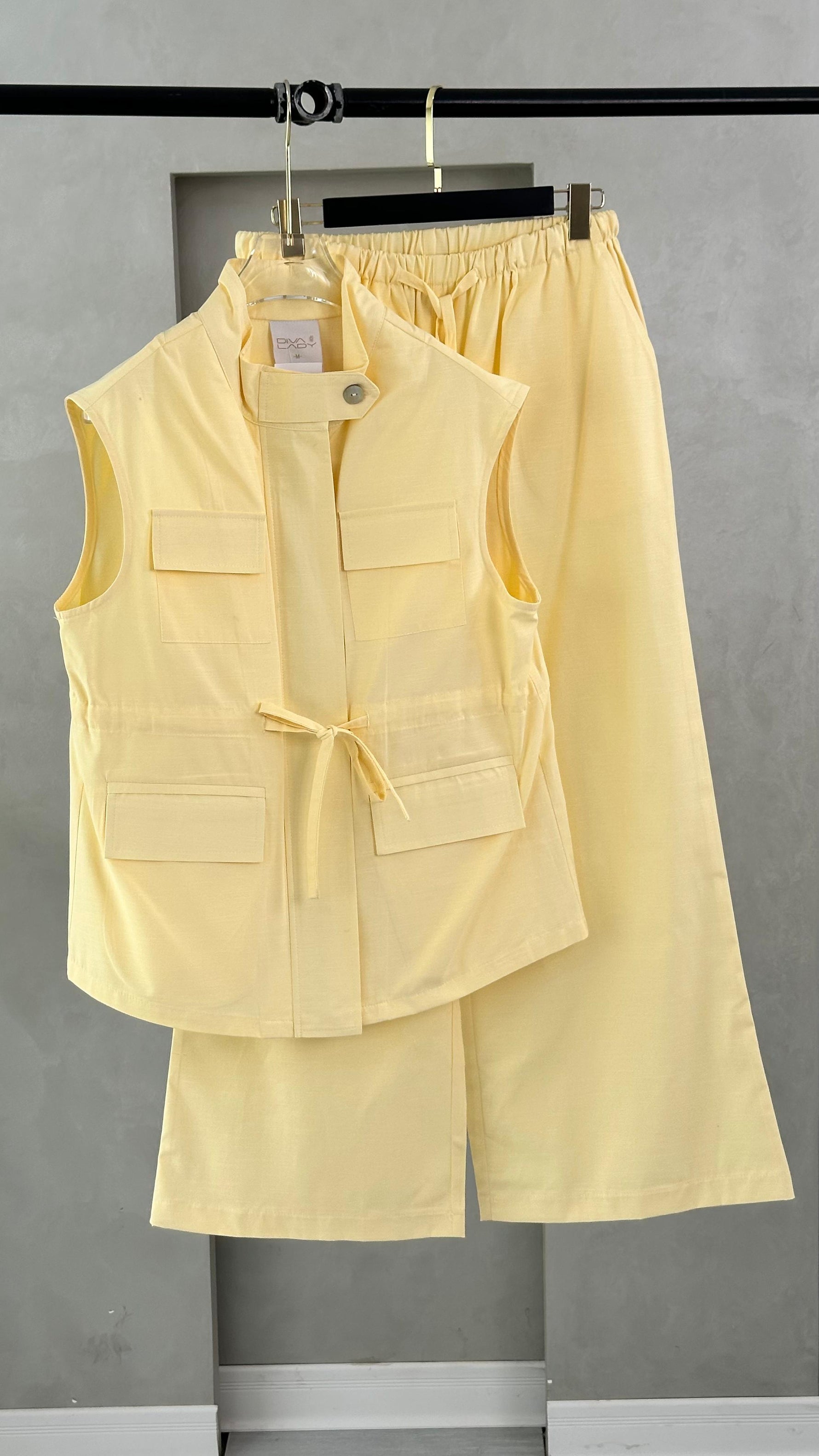 بدلة نسائي بدون اكمام