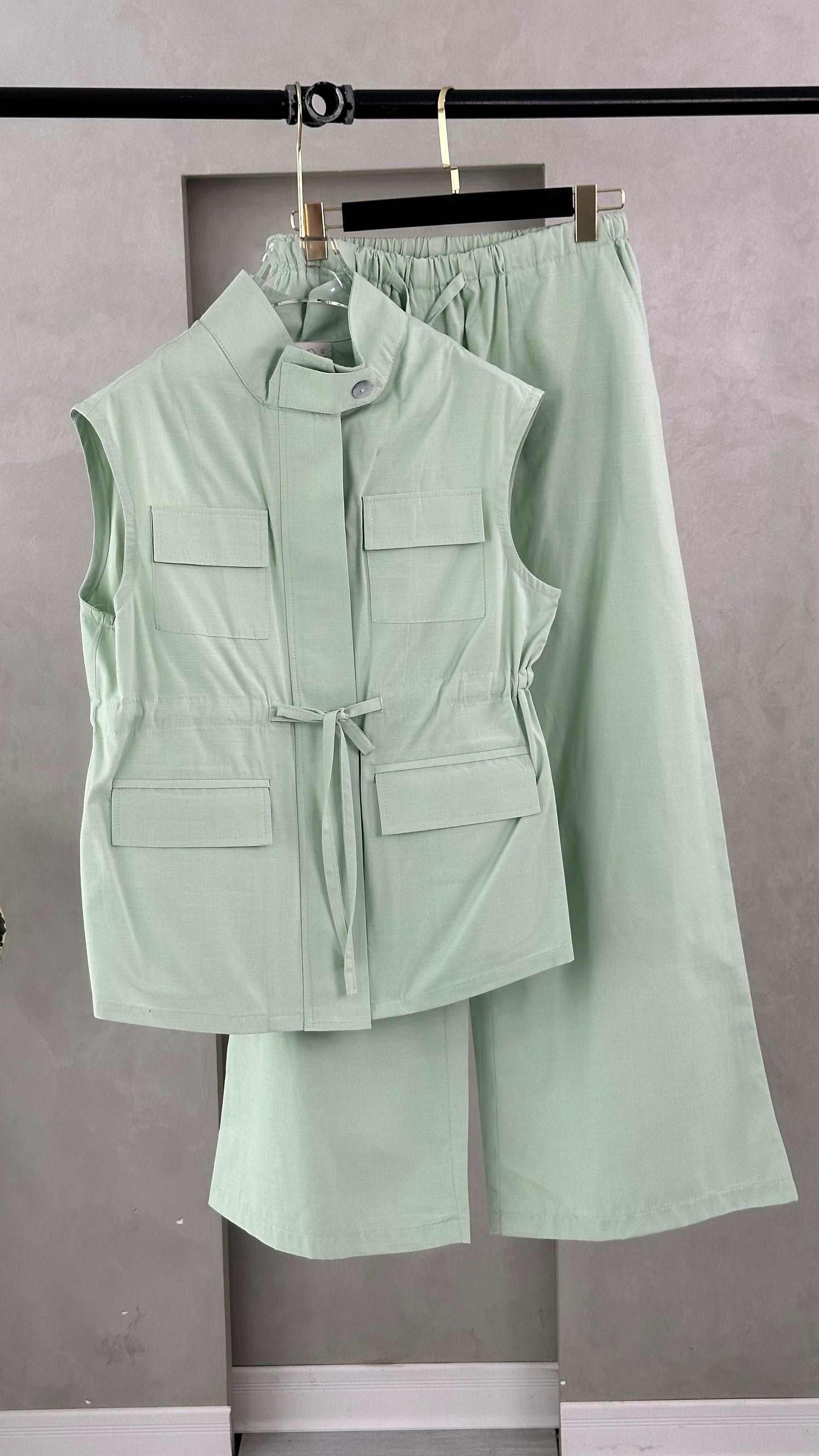 بدلة نسائي بدون اكمام