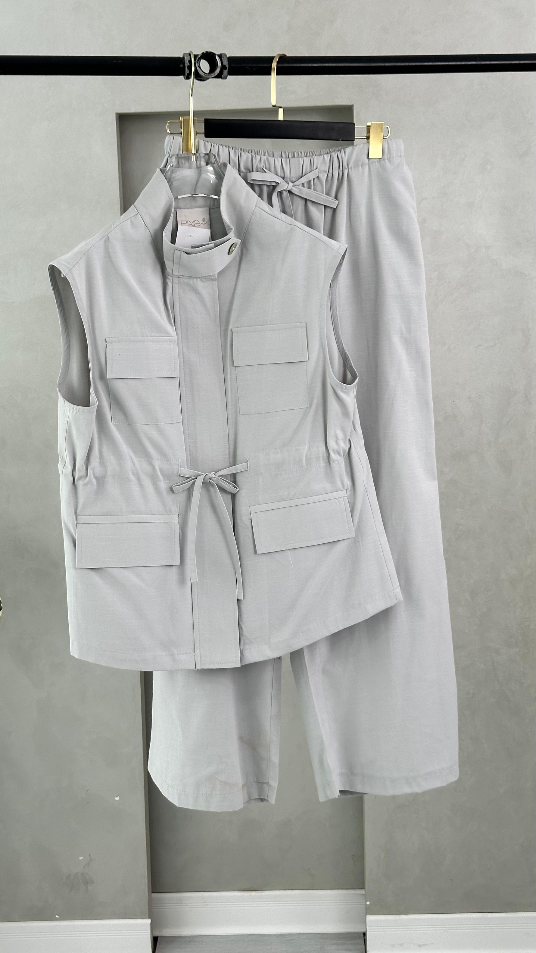 بدلة نسائي بدون اكمام