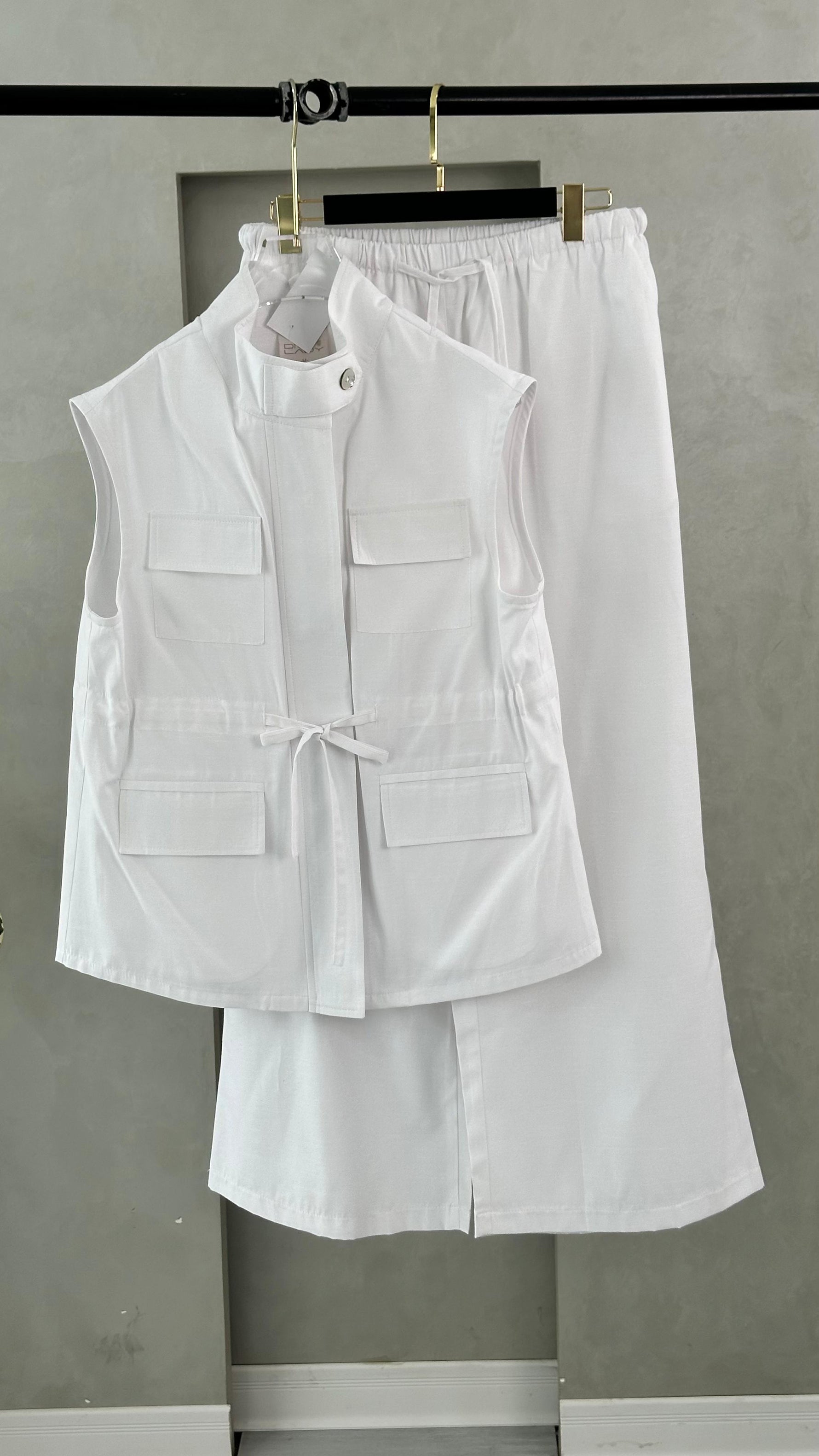 بدلة نسائي بدون اكمام