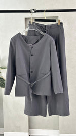 بدلة نسائي بخصر ملفوف