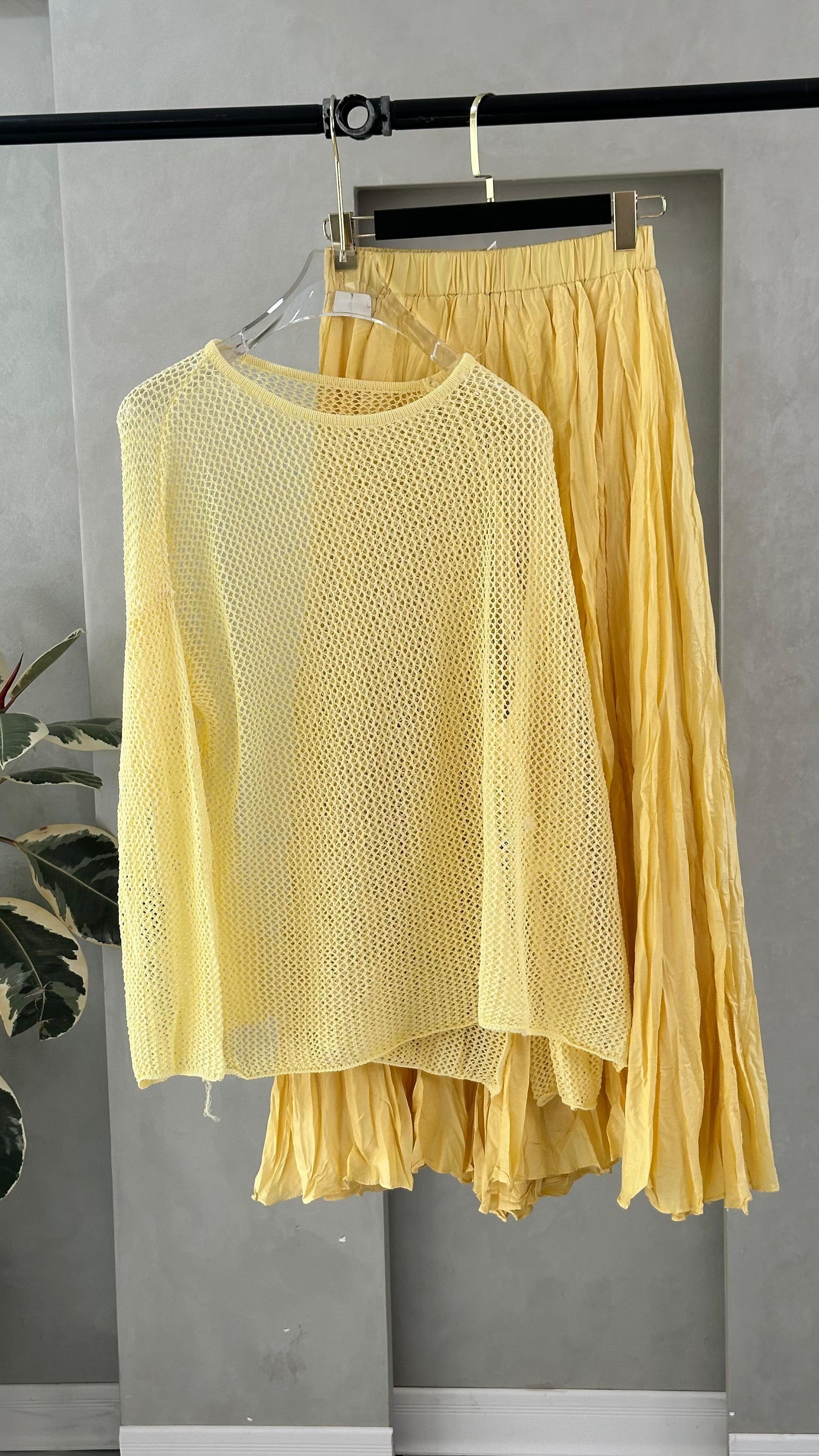 بدلة تنورة شبك