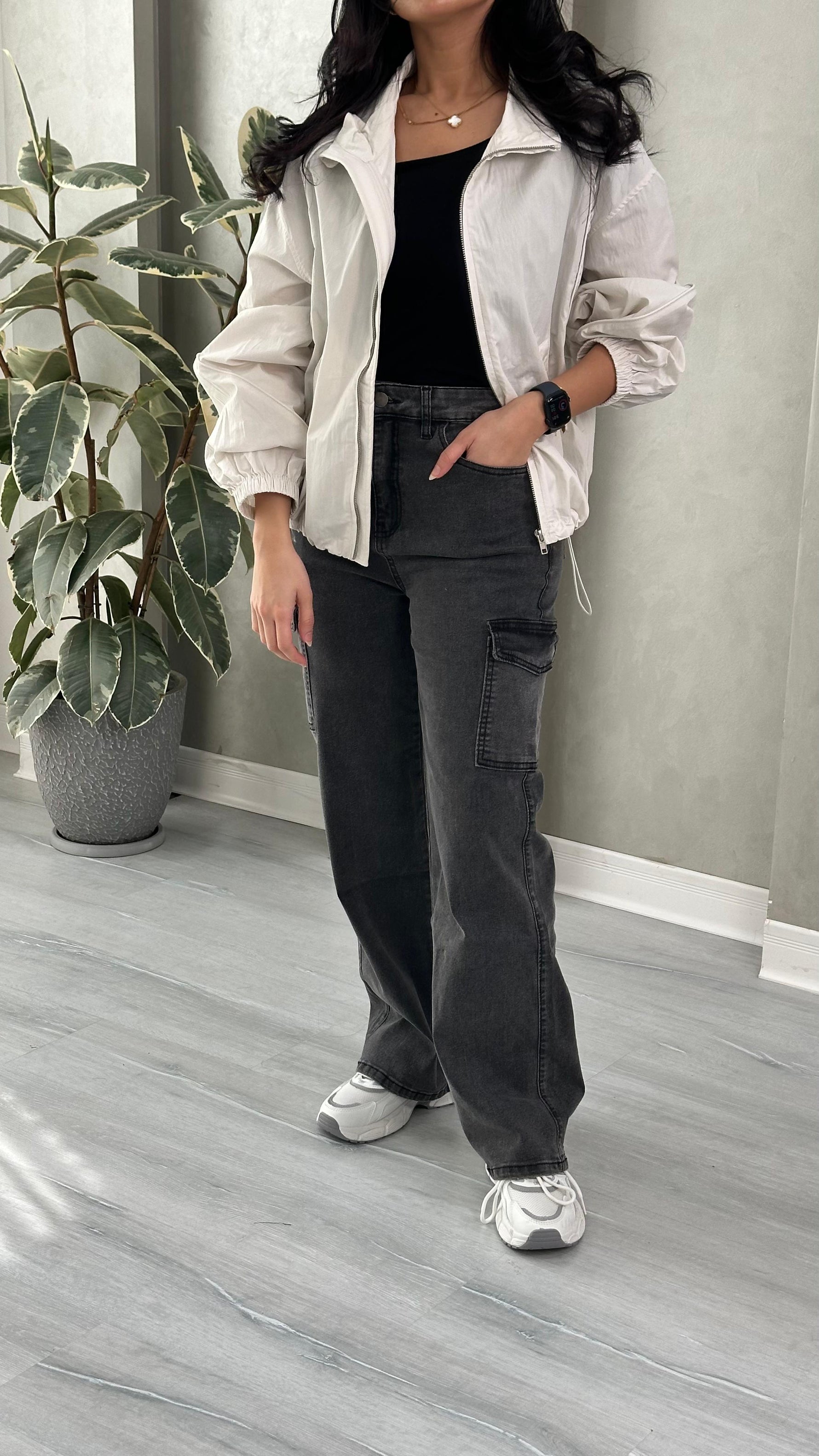 جاكيت نسائي قصير وعريض