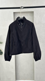 جاكيت نسائي قصير وعريض