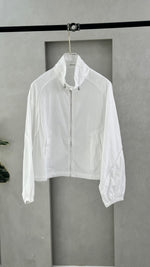 جاكيت نسائي قصير وعريض