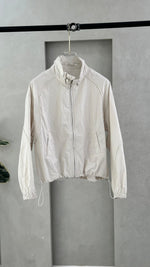 جاكيت نسائي قصير وعريض