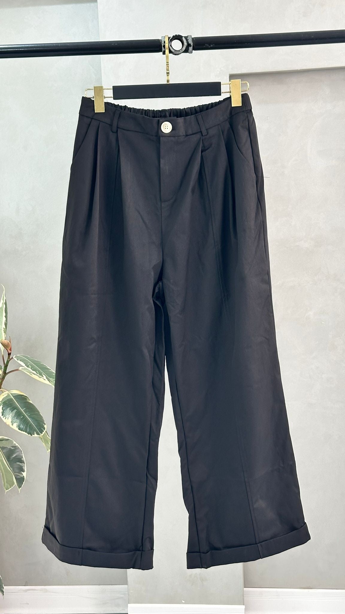 بنطلون نسائي كلاسيكي عريض